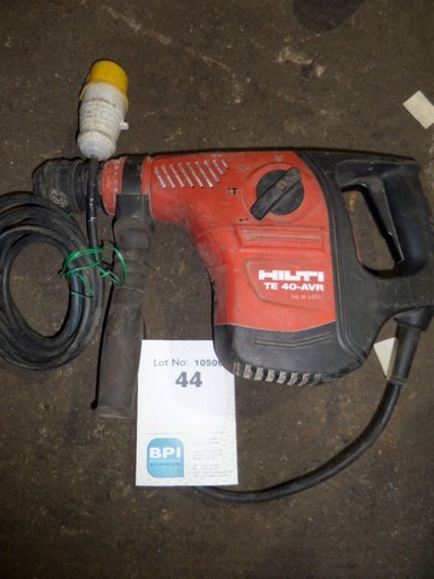 Hilti TE 40 AVR {015198} HILTI TE40 HAMMER DRILLER 110v 16amp connection and appears to be working