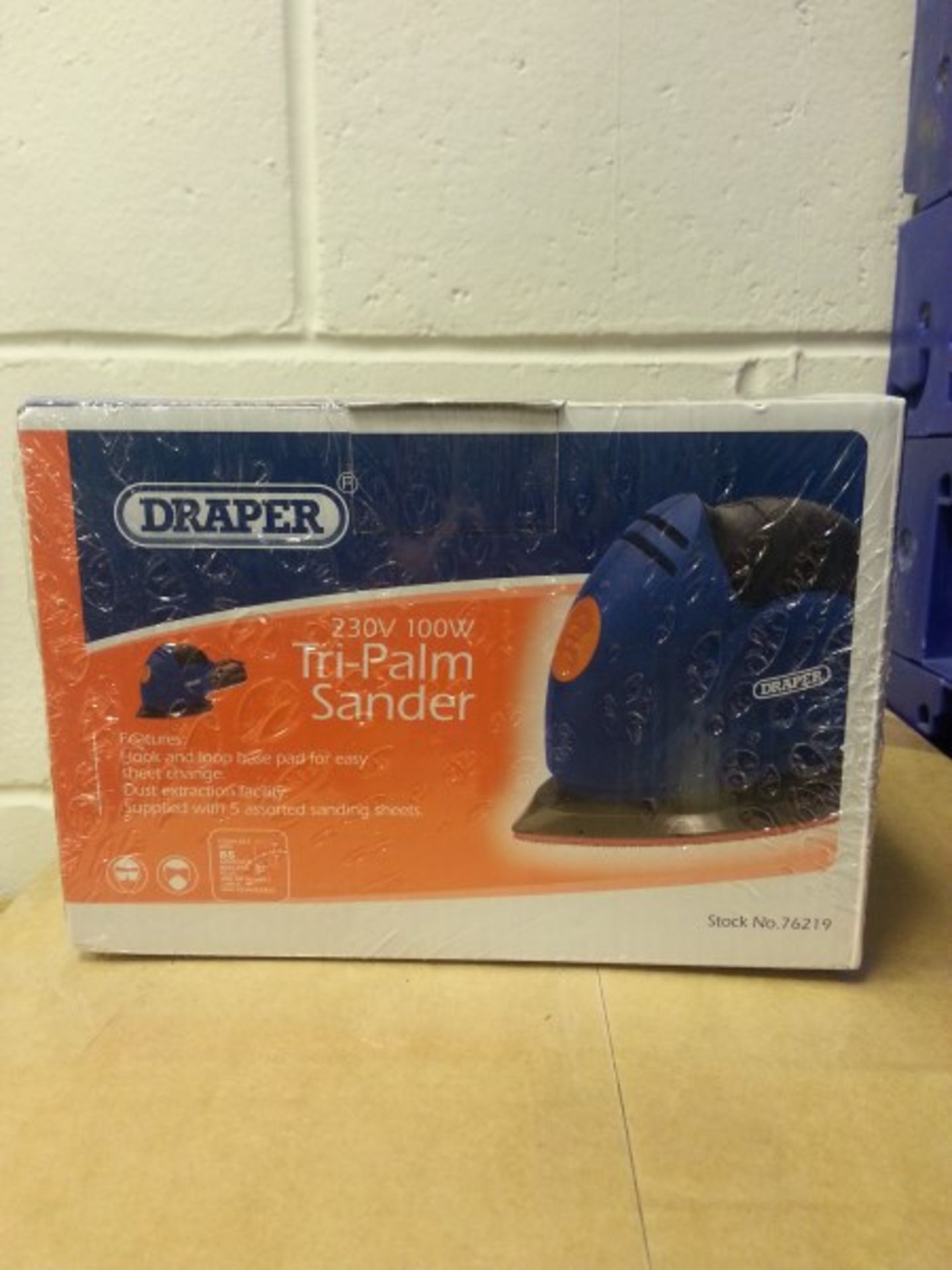 DRAPER 230V TRI-PALM SANDER 100W Appraisal: new Serial No:  Location: COATBRIDGE Viewing: BY