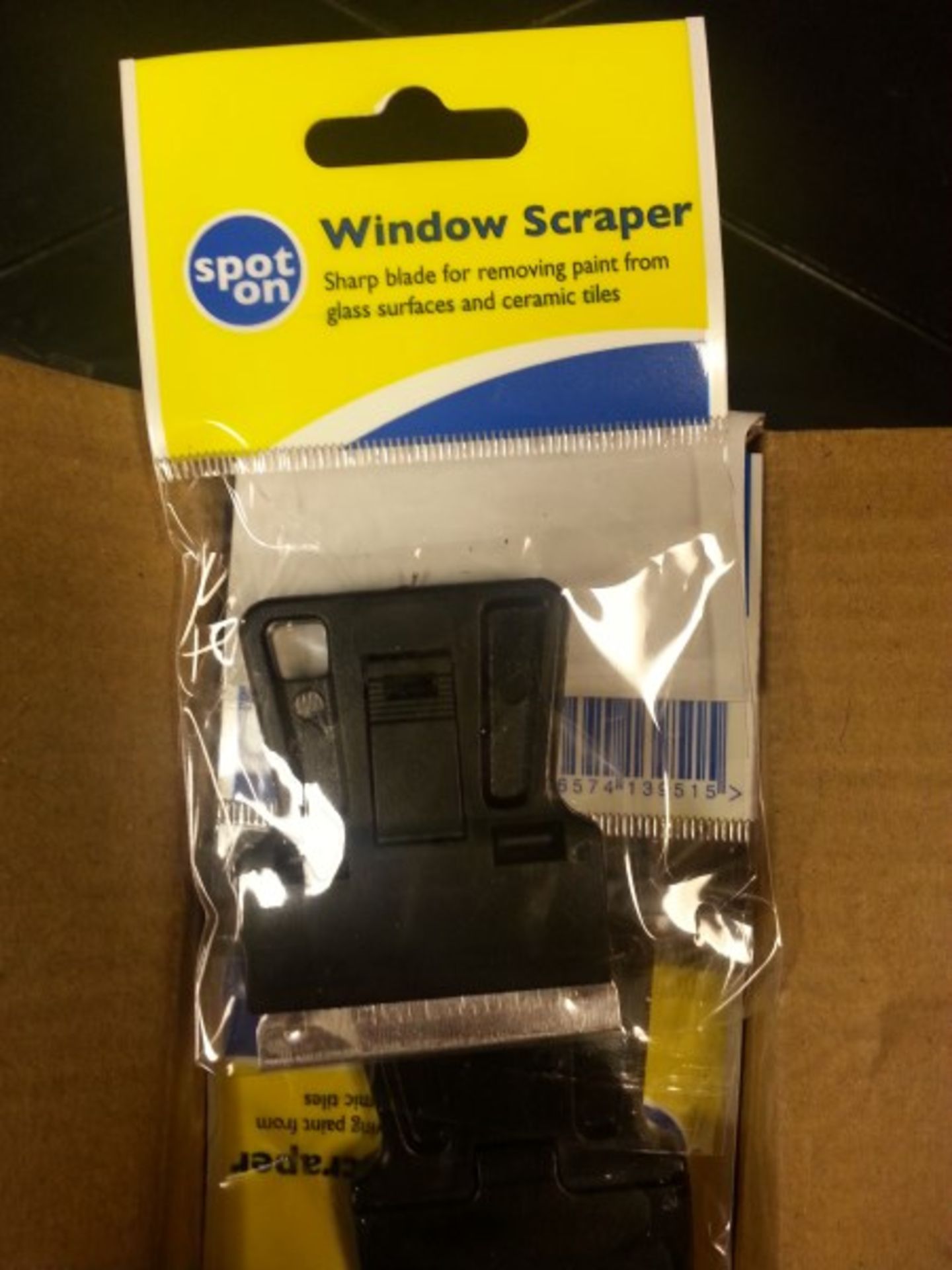 40 x Harris SPOT ON WINDOW SCRAPER Appraisal: new Serial No:  Location: COATBRIDGE Viewing: BY