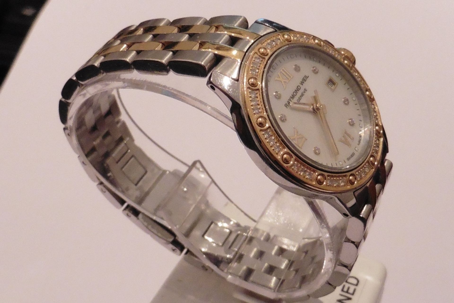 Pre-owned ladies Raymond Weil watch, model number 5399.  Stainless steel with gold plating. Has brac - Image 2 of 3