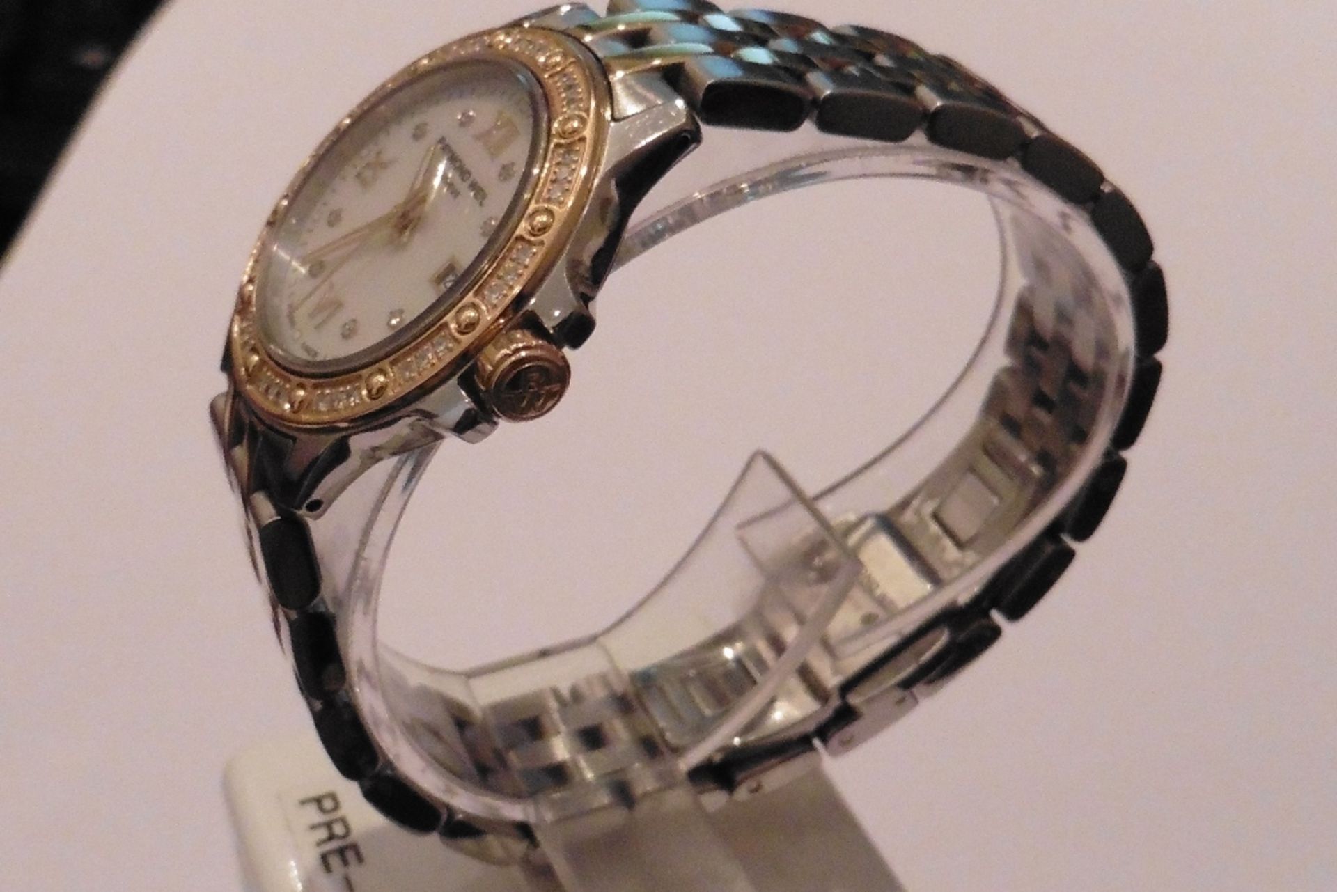 Pre-owned ladies Raymond Weil watch, model number 5399.  Stainless steel with gold plating. Has brac - Image 3 of 3