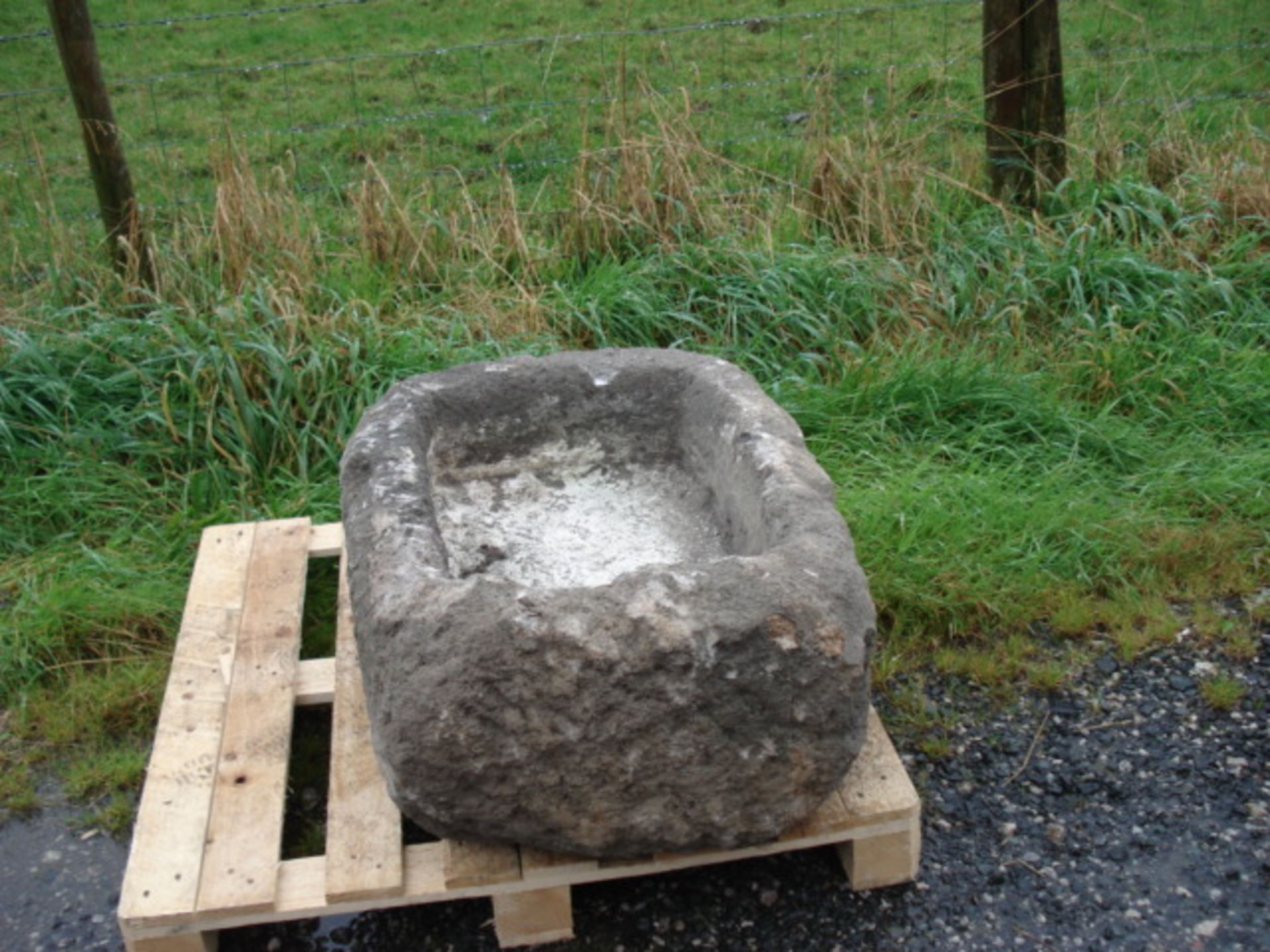 LARGE ORIGINAL STONE TROUGH PALLETED - Image 2 of 2