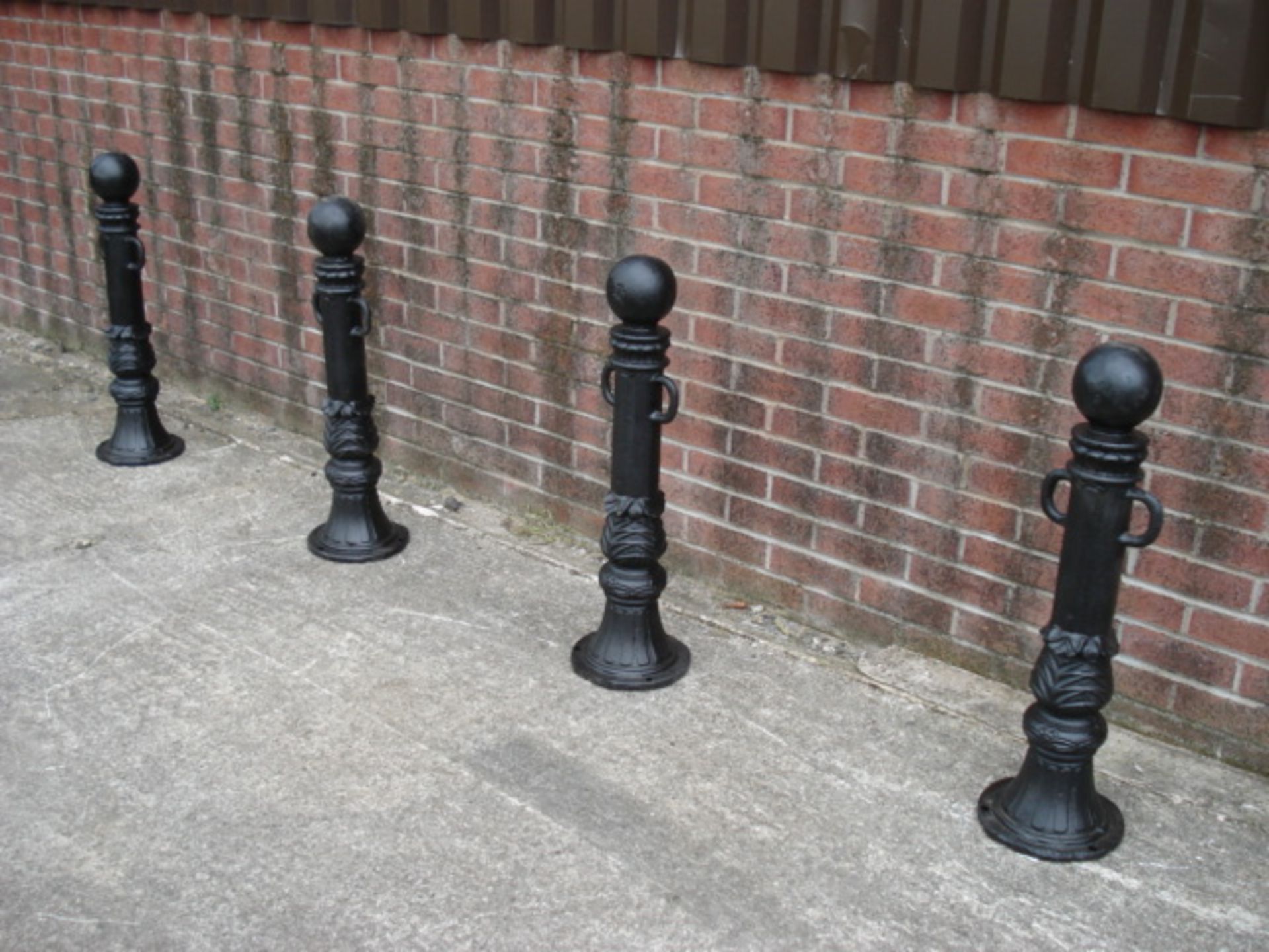 10 X CAST IRON NEW QUALITY BOLLARDS