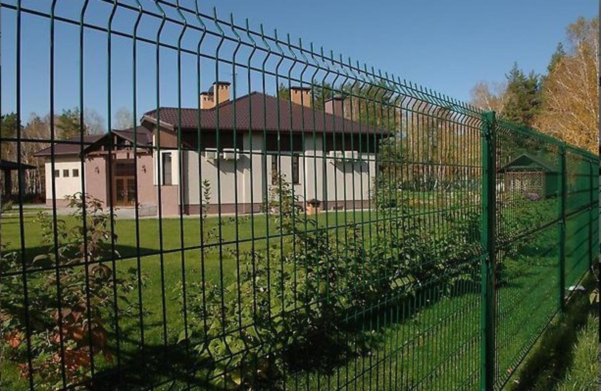 50 Meters in 2.1h x 2.5w sections of New V BEAM Heavy Duty Security Fencing C/W 60X60 Posts/Fixings