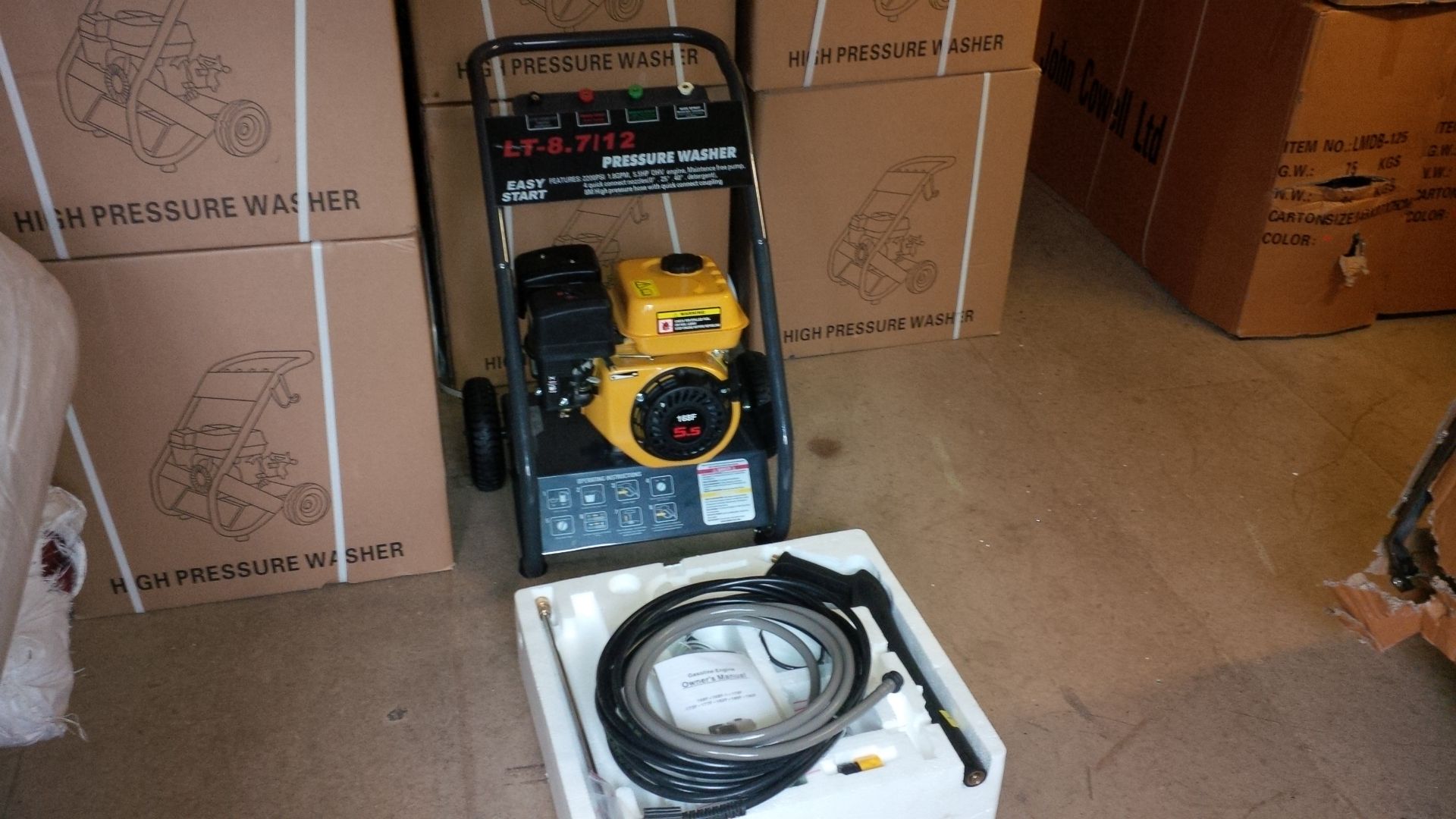 NEW BOXED BRAND NEW 5.5hp 2200psi PETROL PRESSURE WASHER £130+VAT