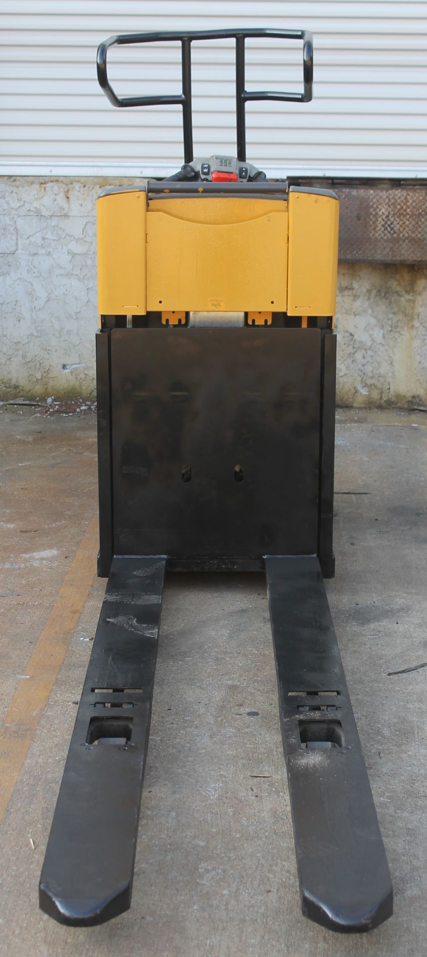 2009 ATLET TEMPO PPD DRIVER LIFT LOW LEVEL ORDER PICKER WITH 24 VOLTS CHARGER, - Image 7 of 10
