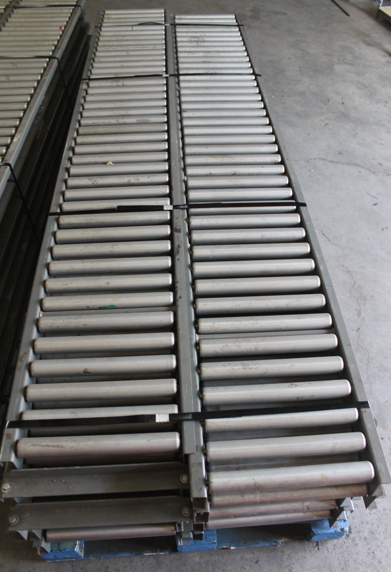 50 FT OF 18" GRAVITY ROLLER CONVEYOR, 1.9" ROLLER, 3" CENTER, PART NO: 915510MA - Image 4 of 4