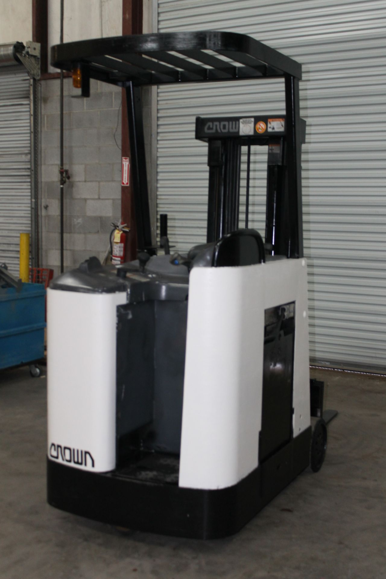 2002 CROWN RC 3000 SERIES ELECTRIC RYDER FORKLIFT, - Image 7 of 7