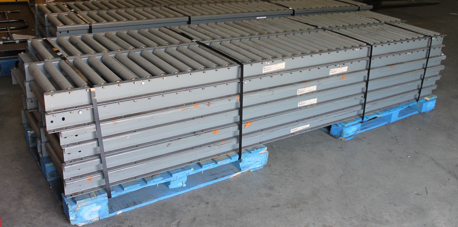 50 FT OF 18" GRAVITY ROLLER CONVEYOR, 1.9" ROLLER, 3" CENTER, PART NO: 915510MA - Image 2 of 4