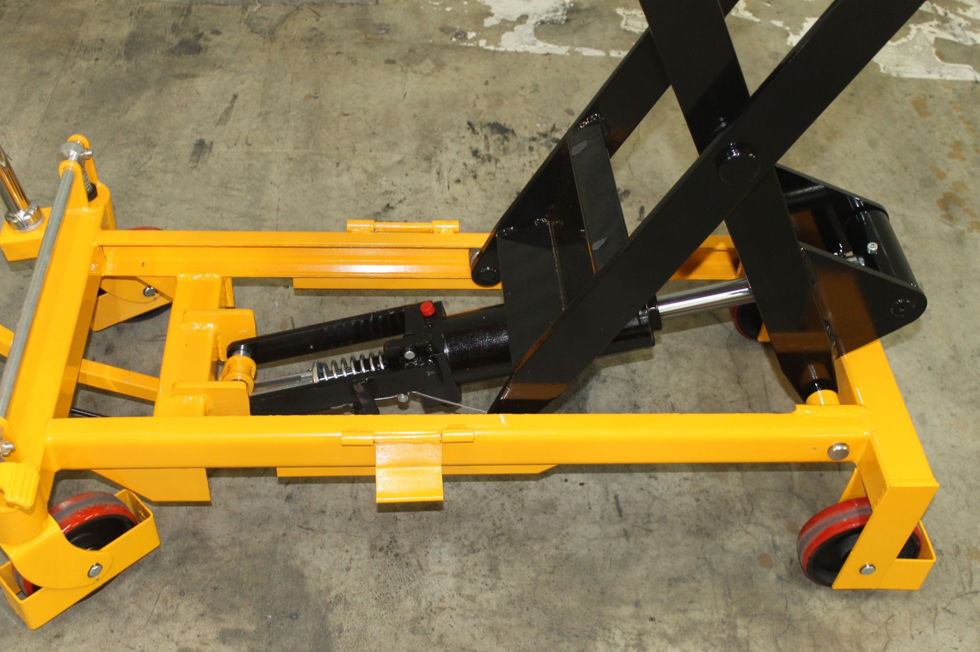 2204 LBS CAP. ROLLING SCISSOR LIFT TABLE, CAPACITY: 2204 LBS., MAX HEIGHT: 39.37", TABLE SIZE: 40" - Image 7 of 8
