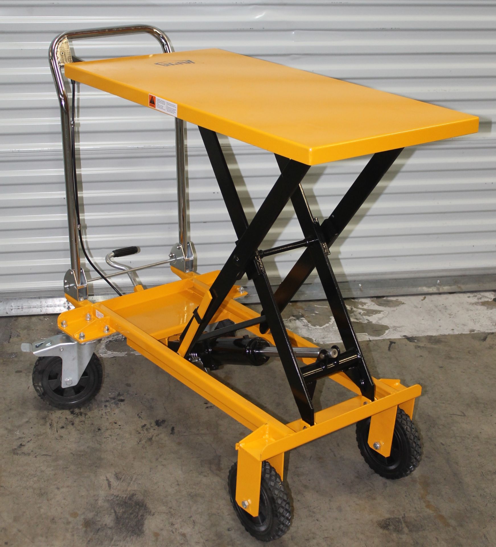 440 LBS CAP. ROLLING SCISSOR LIFT TABLE, CAPACITY: 440 LBS., MAX HEIGHT: 39.37", TABLE SIZE: 39"L - Image 4 of 8