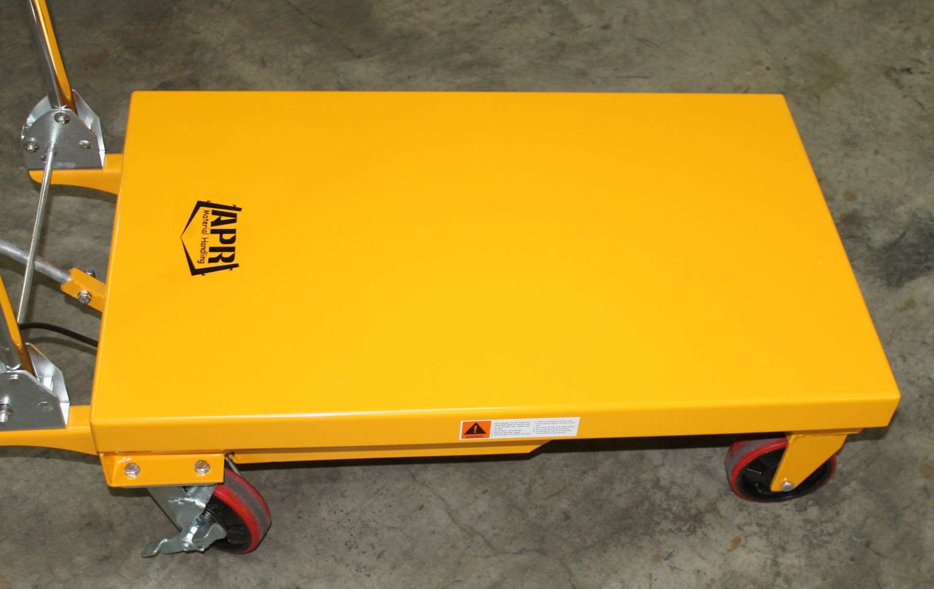 1102 LBS CAP. ROLLING SCISSOR LIFT TABLE, CAPACITY: 1102 LBS., MAX HEIGHT: 22", TABLE SIZE: 33.66" - Image 6 of 7