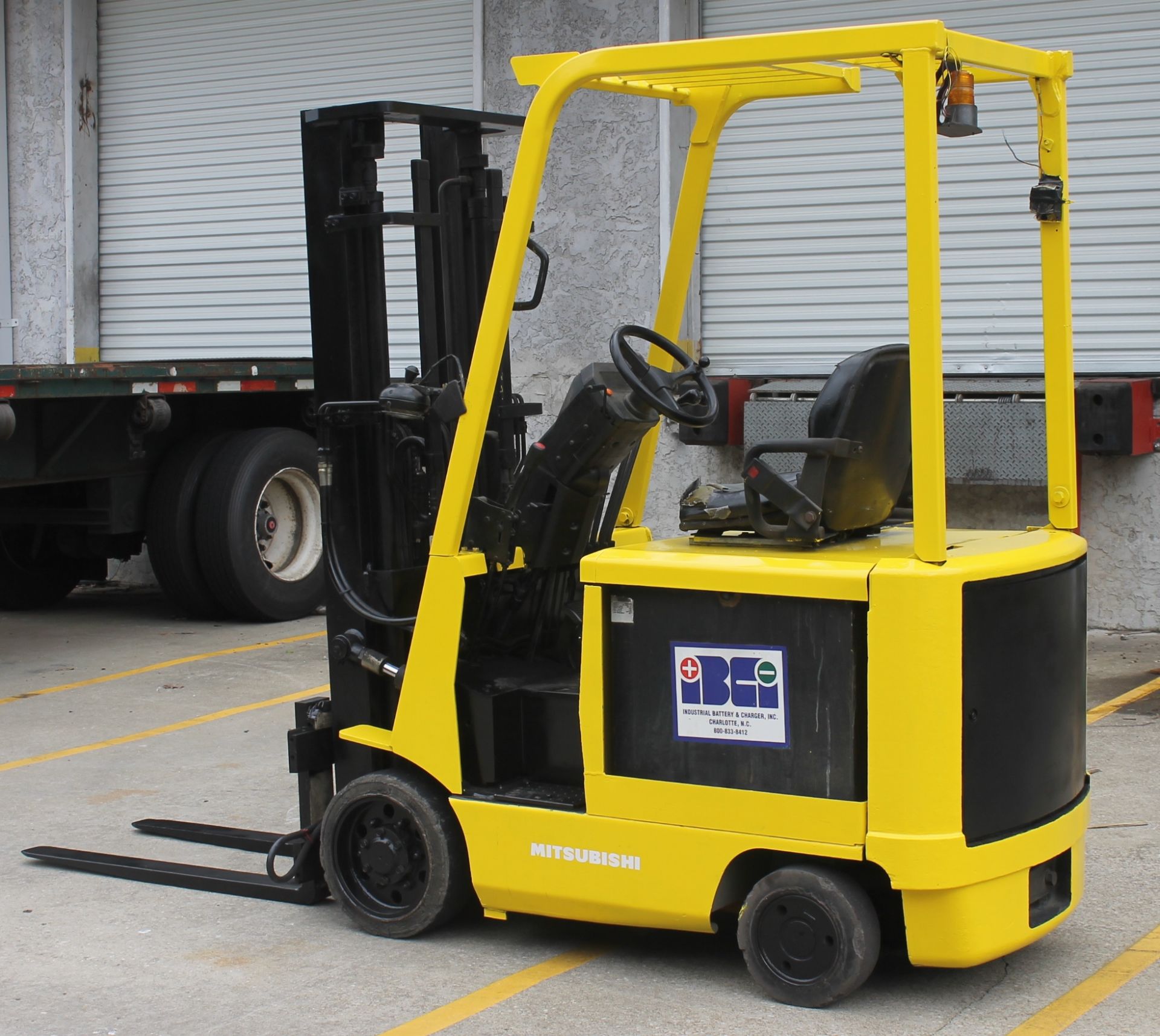 MITSUBISHI 3000 LBS CAPACITY ELECTRIC FORKLIFT, MODEL: 2FBC15, CAPACITY: 3000 LBS., MAX HEIGHT: - Image 2 of 6