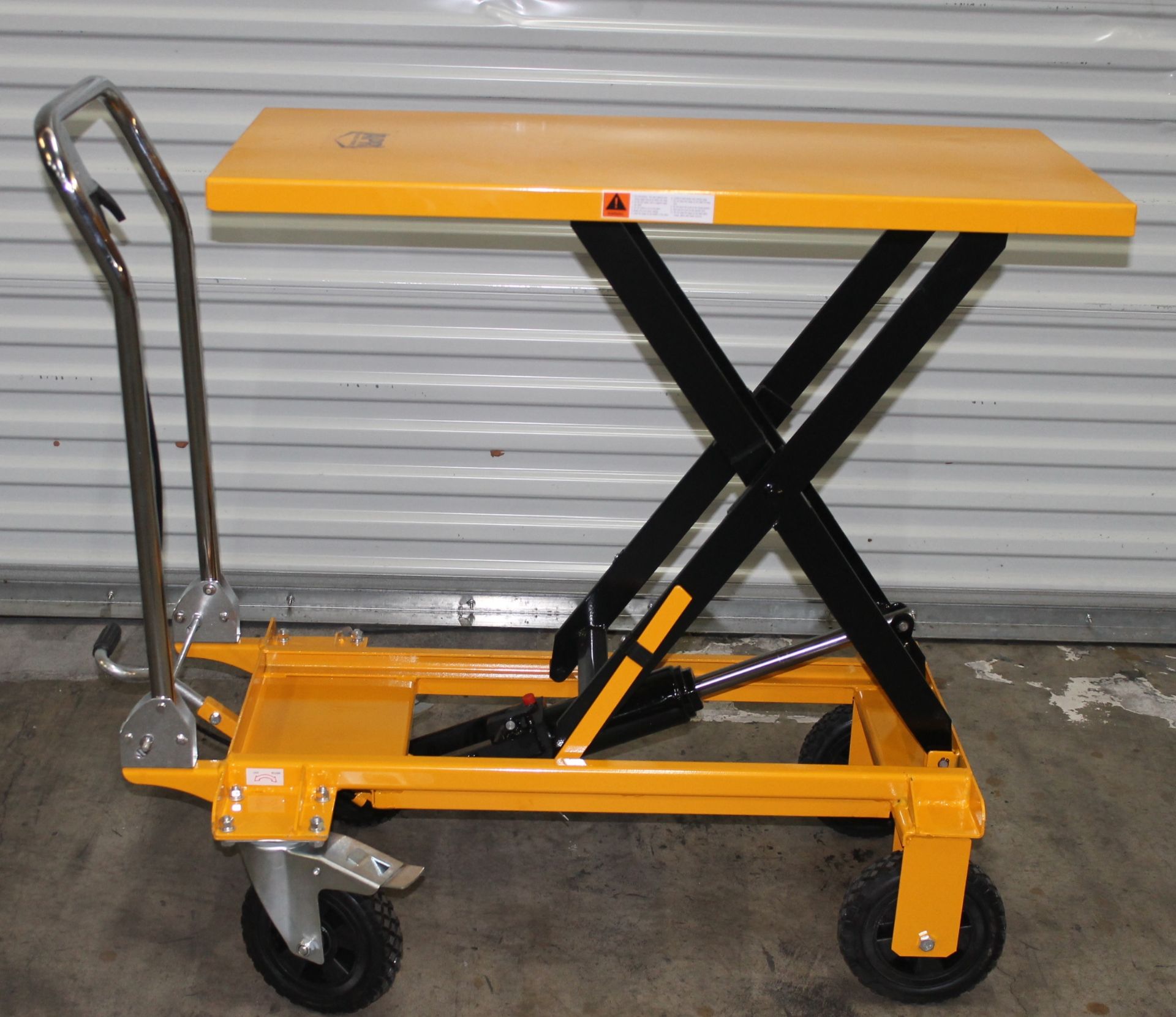 440 LBS CAP. ROLLING SCISSOR LIFT TABLE, CAPACITY: 440 LBS., MAX HEIGHT: 39.37", TABLE SIZE: 39"L - Image 2 of 8