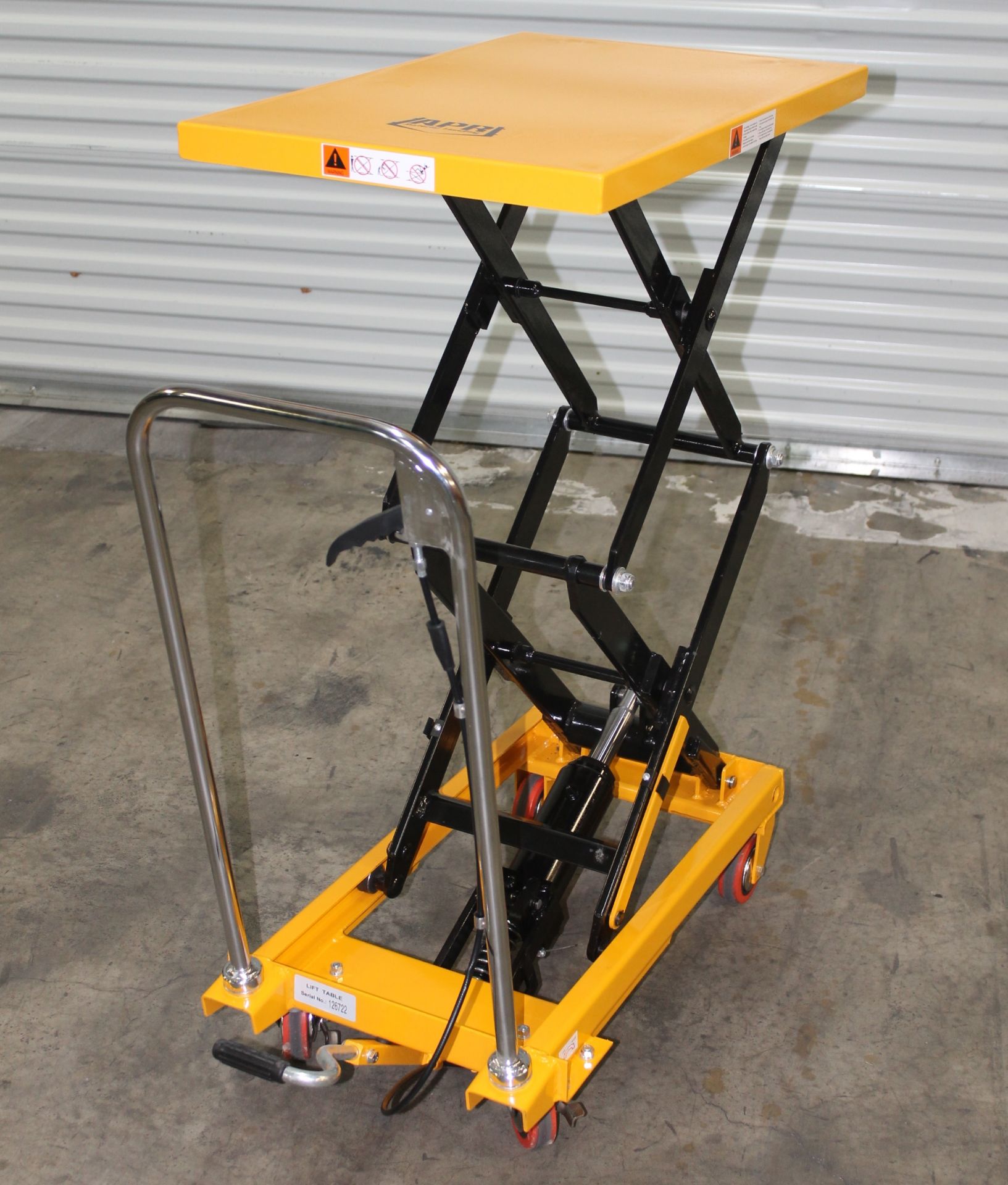 330 LBS CAP. DOUBLE SCISSORS ROLLING LIFT TABLE, NEW, CAPACITY: 330 LBS, MAX HIGHT: 31", TABLE SIZE: - Image 3 of 8