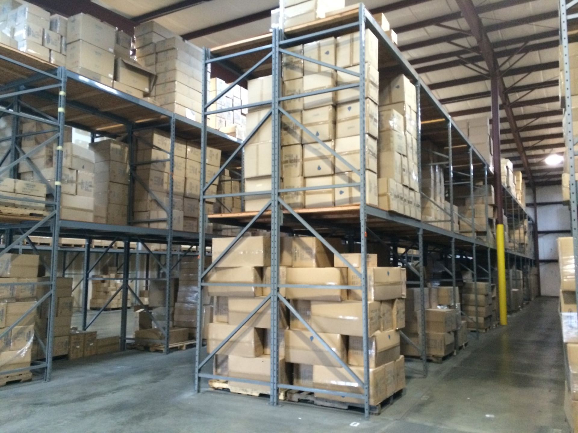 192"H X 48"D X 96"L KEYSTONE STYLE PALLET RACKS, (24 BAYS), - Image 6 of 8