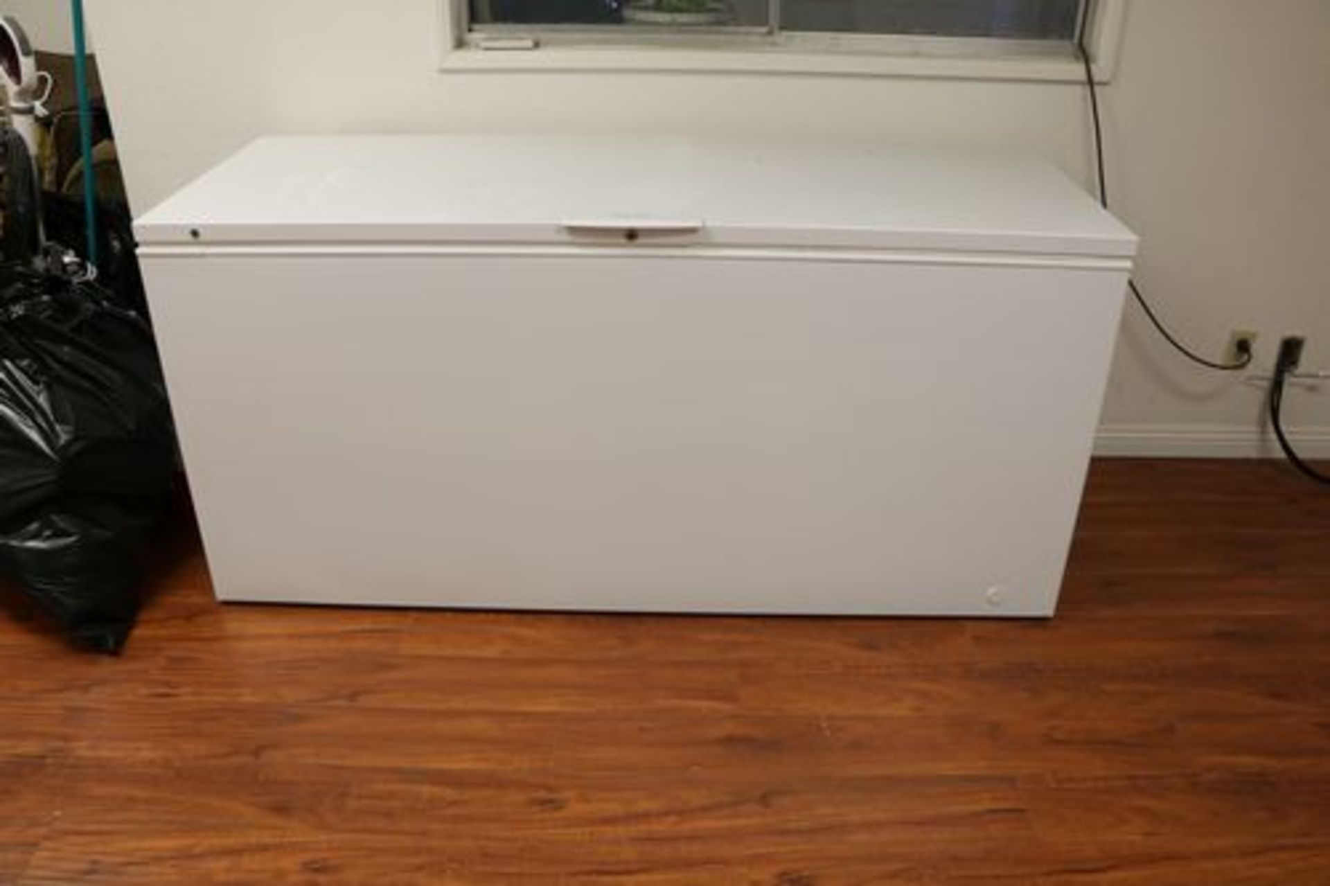 Frigidaire 6’ Chest Freezer, Working, Approximately 25 Cu Ft. Capacity, Excellent Condition - Image 4 of 5