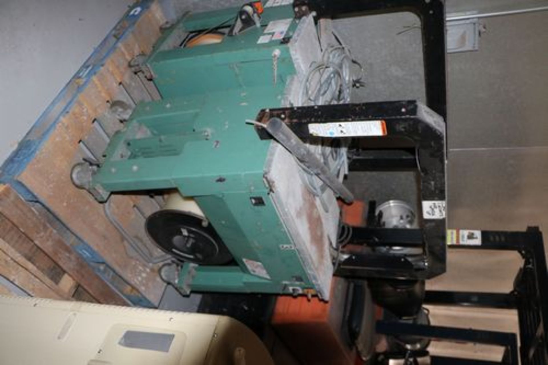 One Signode LB-2000 Semiautomatic Strapping Machines, Mfg Date 06/02/03, Single Phase, 5MM/6MM Strap