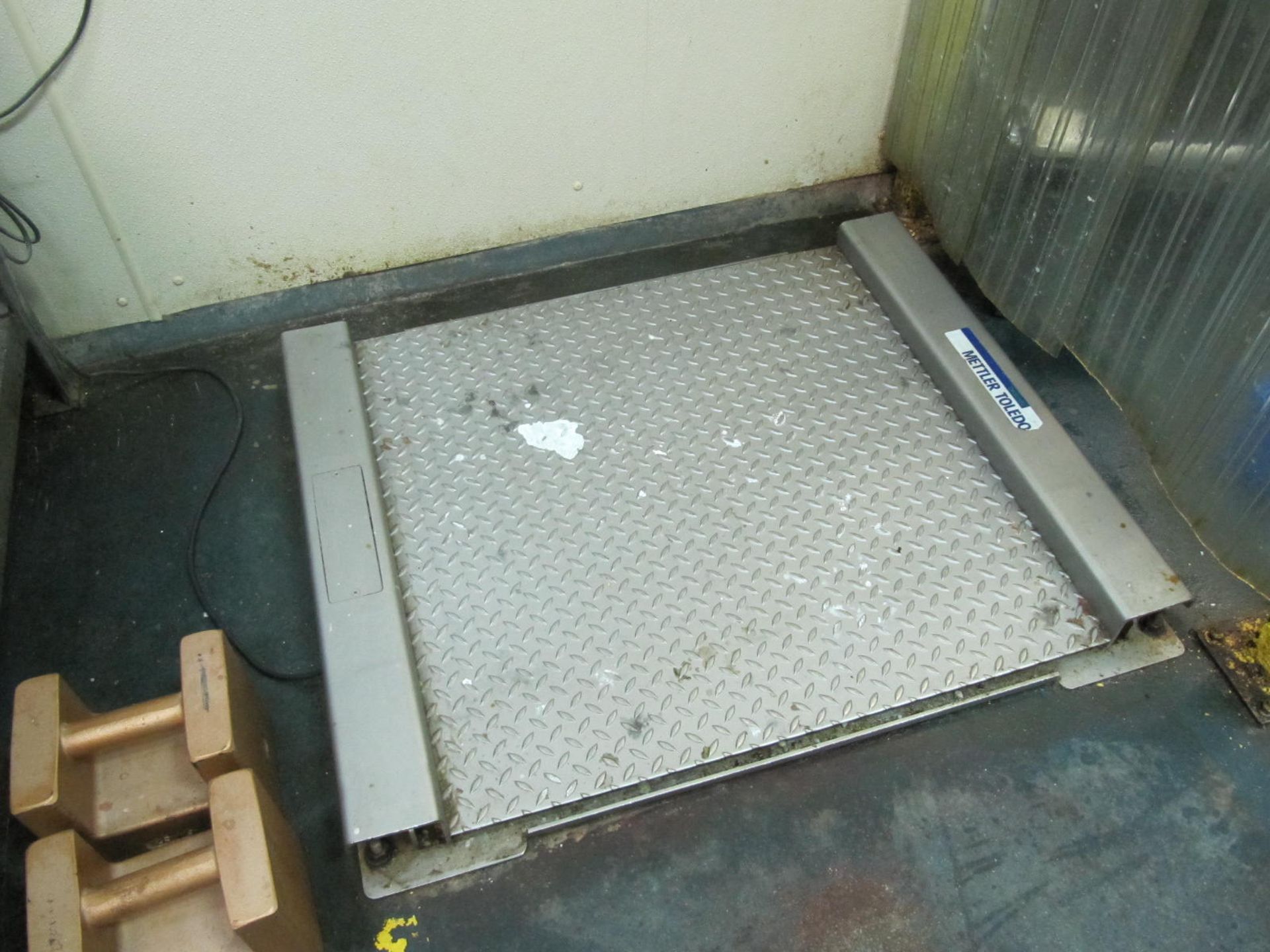 Mettler Toledo floor scale, 3' x 30" with Mettler Toledo digital readout - Image 2 of 2