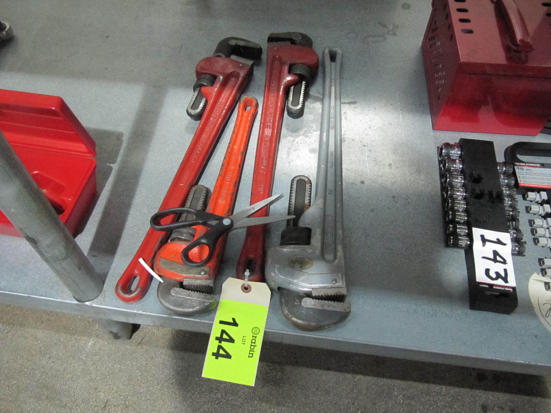 [Lot] (3) Pipe wrenches, (2) Task Force 24" and (1) Ridgid 18