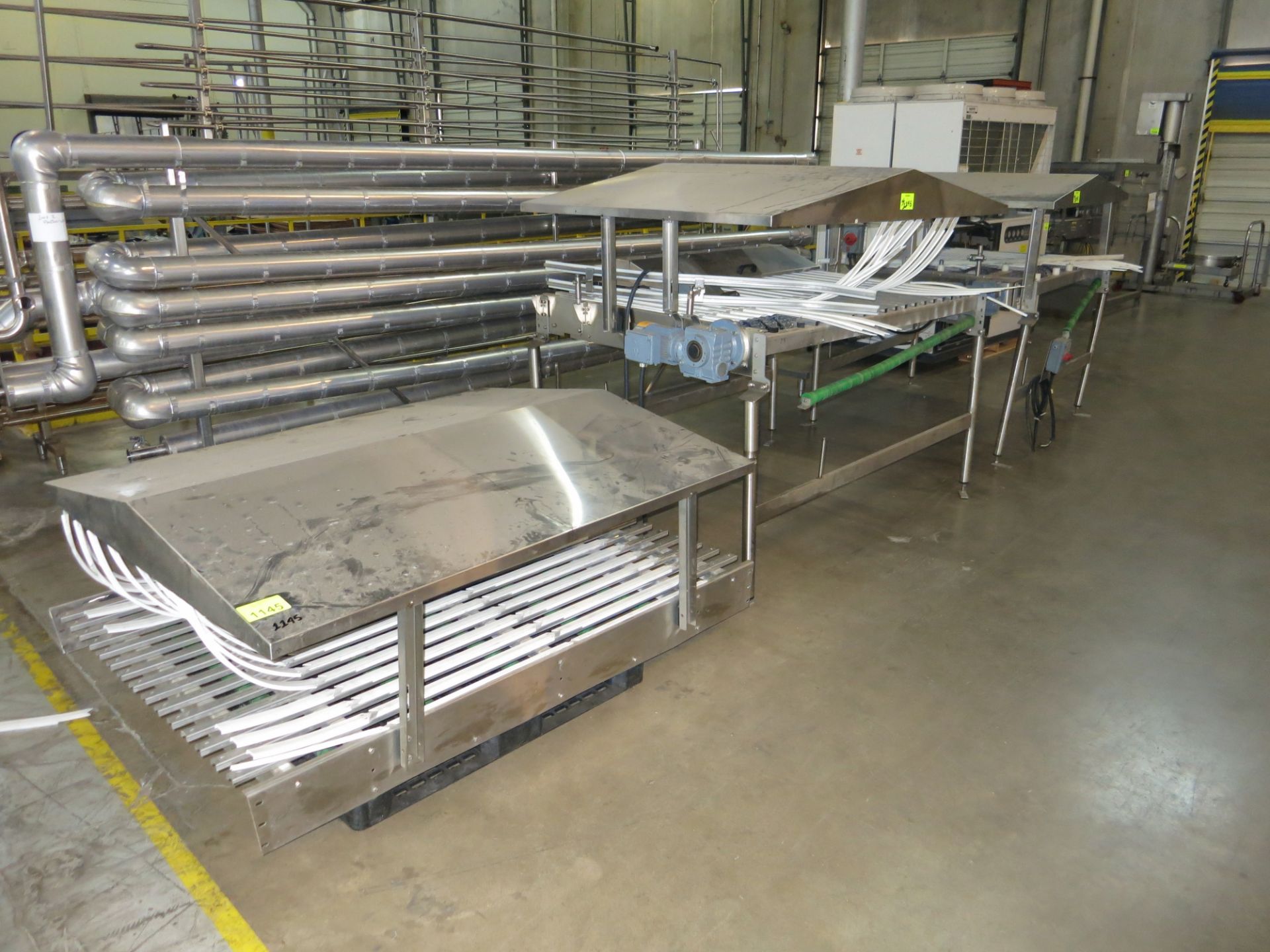 [Lot] (3) Assorted hooded conveyors