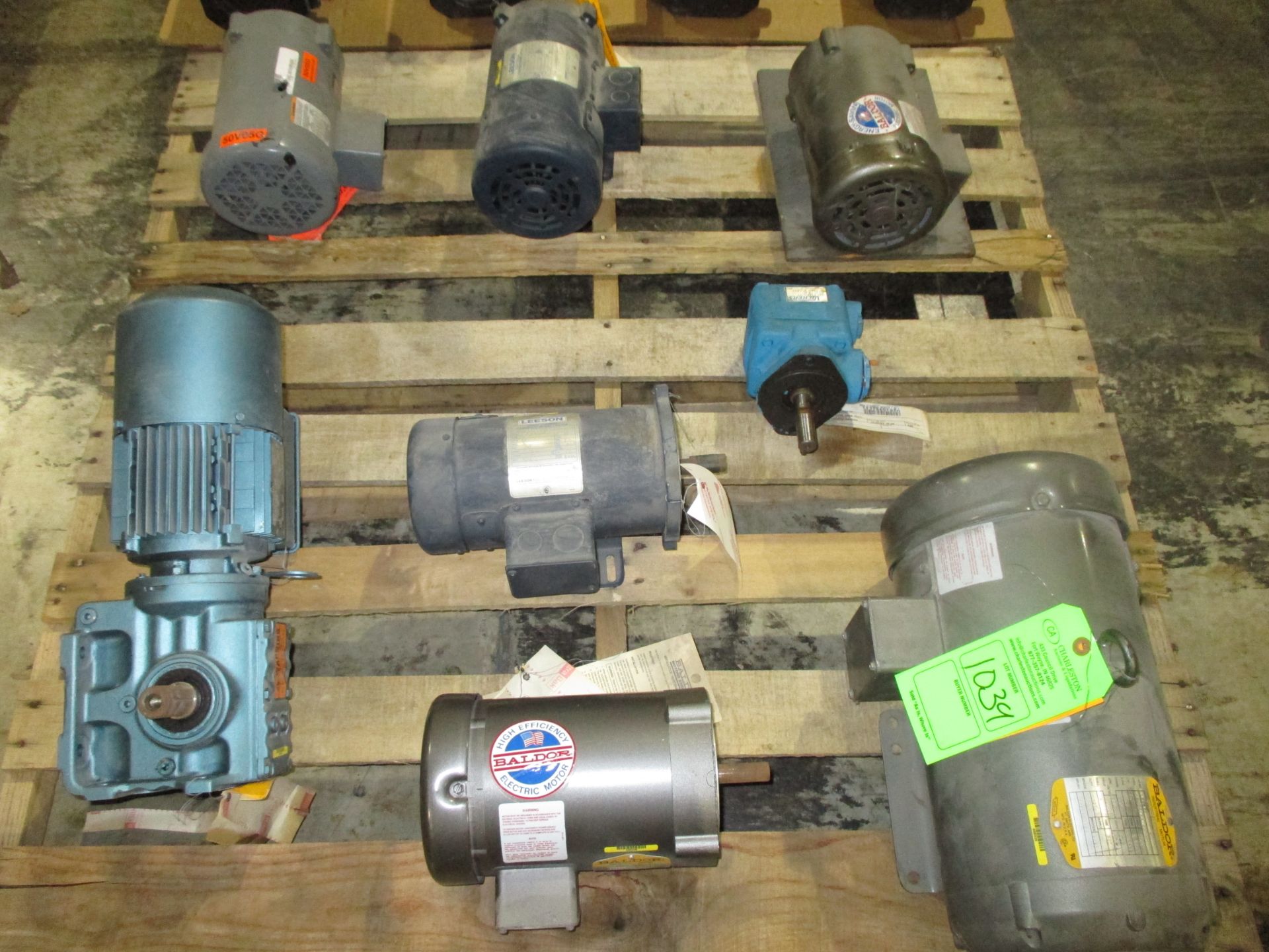 PALLET OF ELECTRIC MOTORS INCLUDING; BALDOR; MOD# JM3468; .75HP; 60HZ; 3PHASE; VICKERS HYDRAULIC