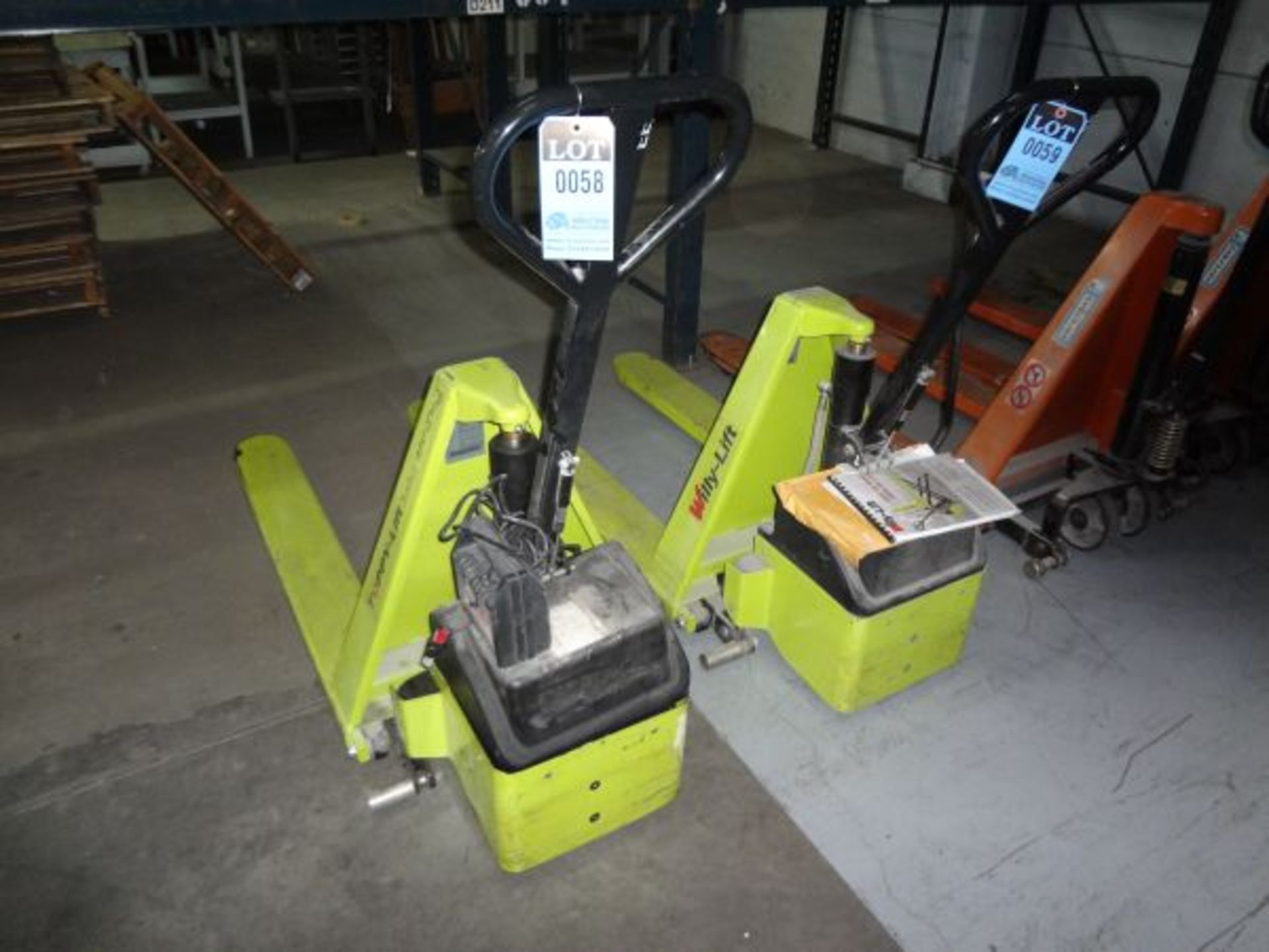 2,200 LB. TOPPY LIFT SCISSOR TYPE ELECTRIC PALLET TRUCK