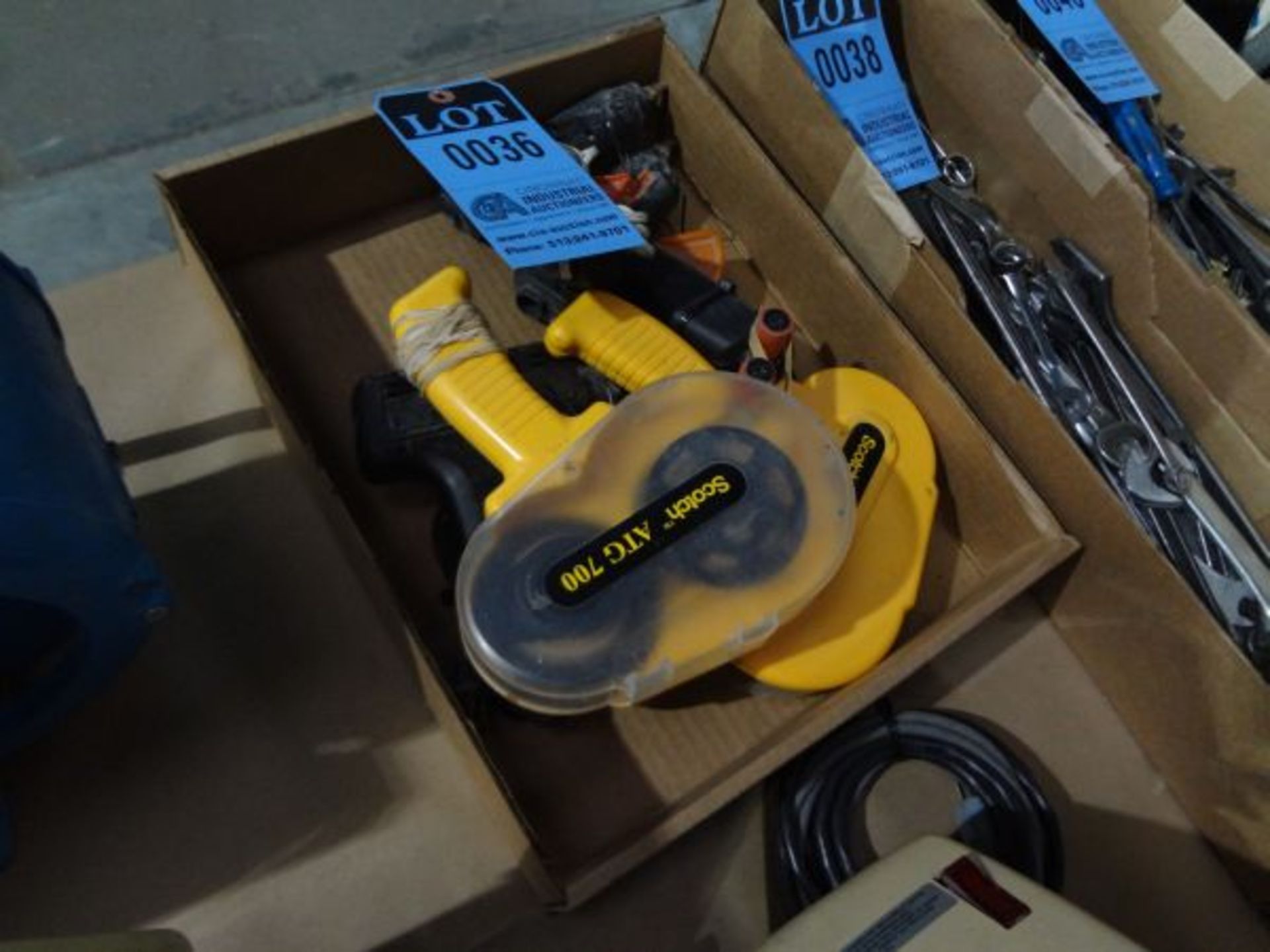 (LOT) GLUE GUNS AND ADHESIVE APPLICATORS