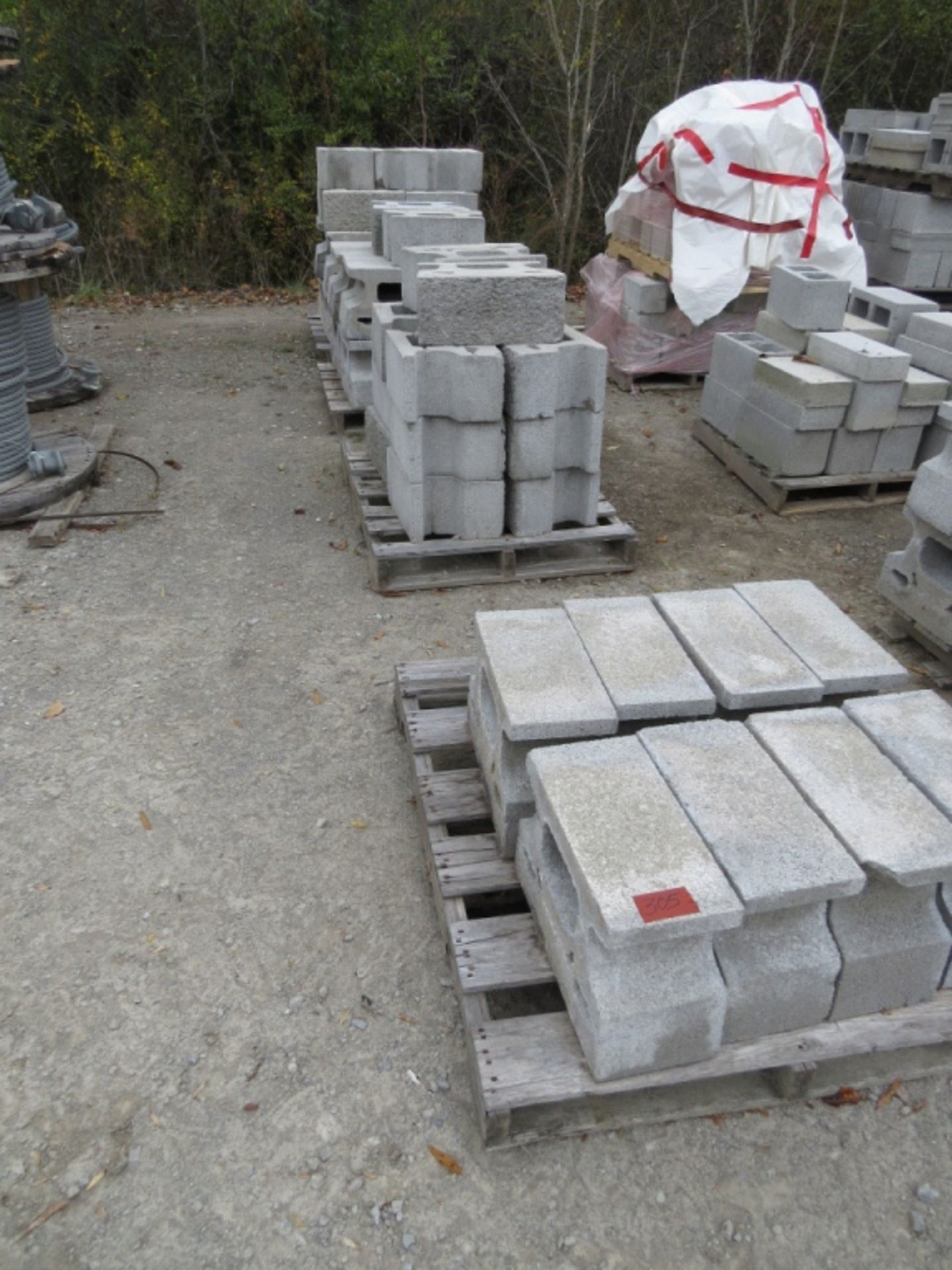 (qty -5) Pallets of Retaing Wall Block, 18"  wide face, 8" tall, 1' Deep, Approx (80)  Total Blocks, - Image 4 of 11