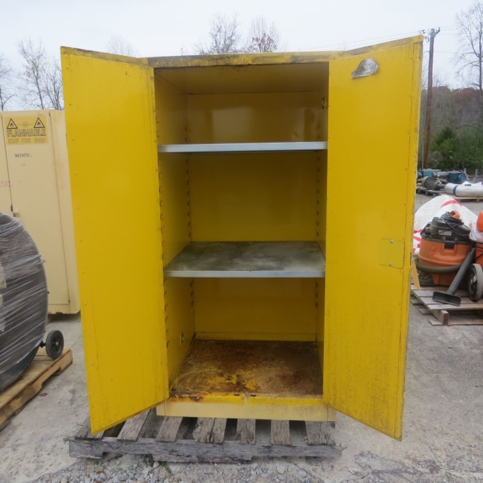 2ft 10" Wide, 5 1/2ft Tall, ft 10" Deep,  used to store gas - Image 4 of 4