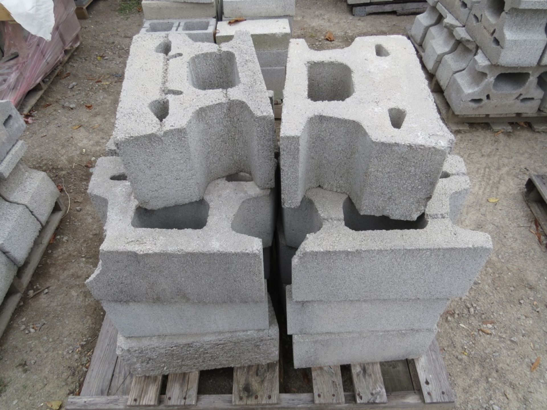 (qty -5) Pallets of Retaing Wall Block, 18"  wide face, 8" tall, 1' Deep, Approx (80)  Total Blocks, - Image 6 of 11