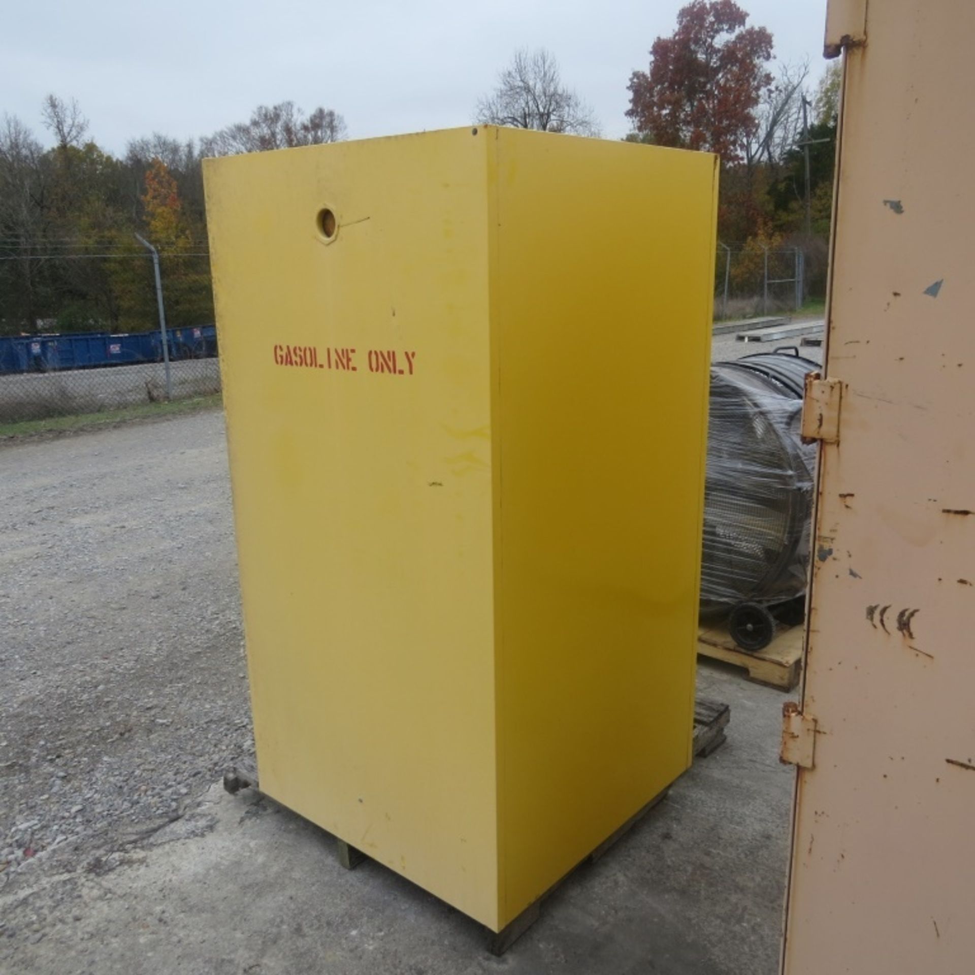 2ft 10" Wide, 5 1/2ft Tall, ft 10" Deep,  used to store gas - Image 3 of 4
