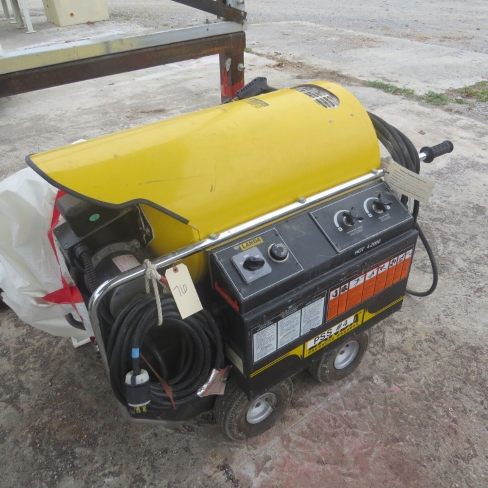 Landa Pressure Washer Hot 4-2000