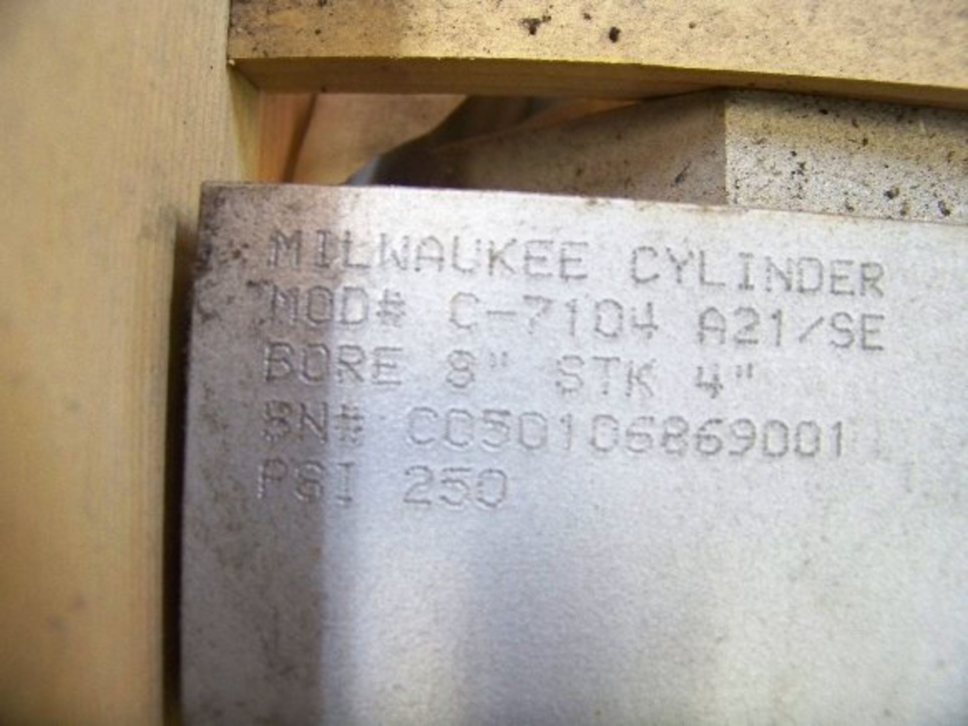 MILWAUKEE CYLINDER MDL C-7104 A21/SE, 8" BORE, 4" STROKE, 250 PSI SPRING LO9ADED - Image 6 of 7