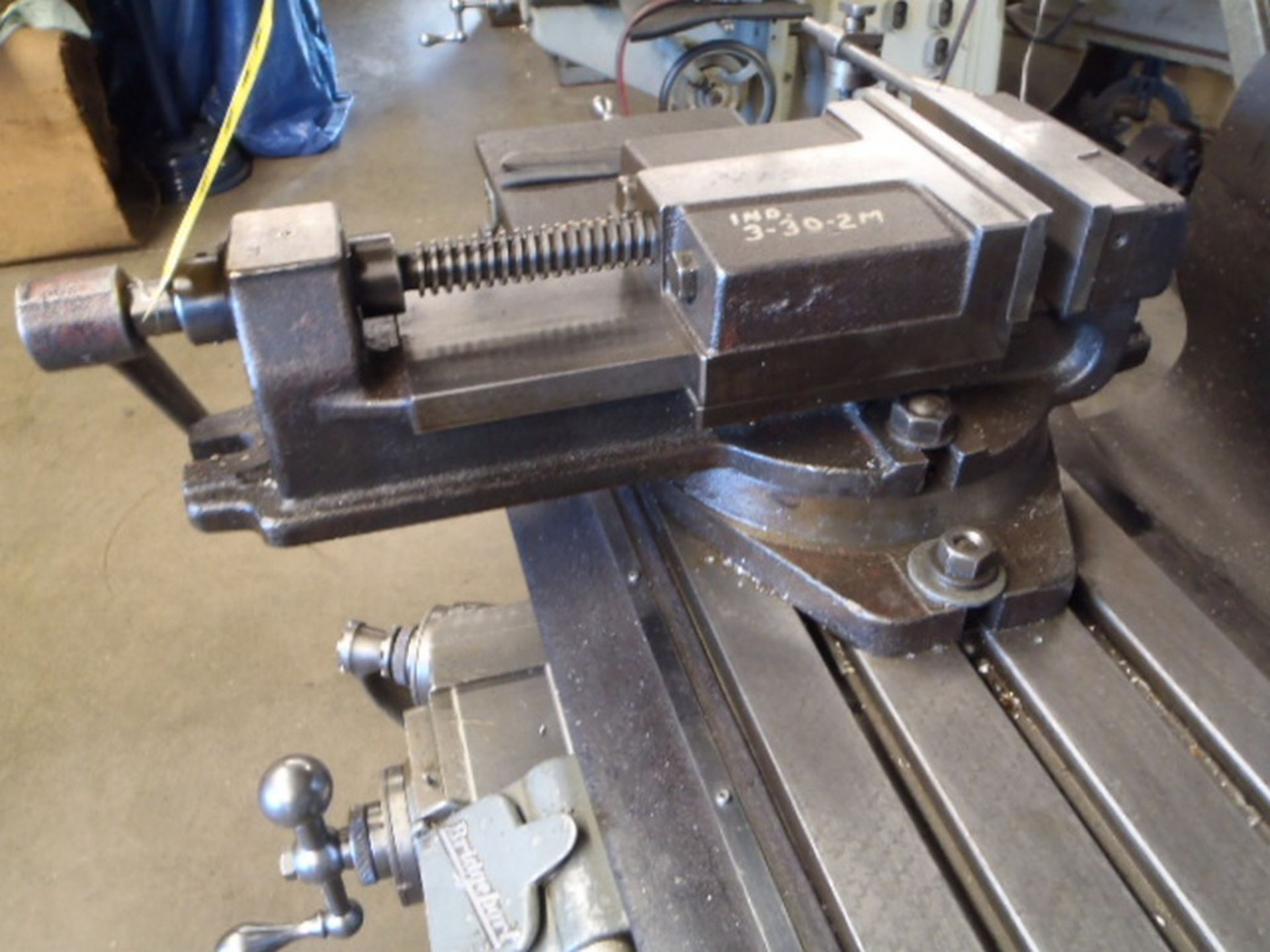 6" MILL VISE WITH ROTARY BASE