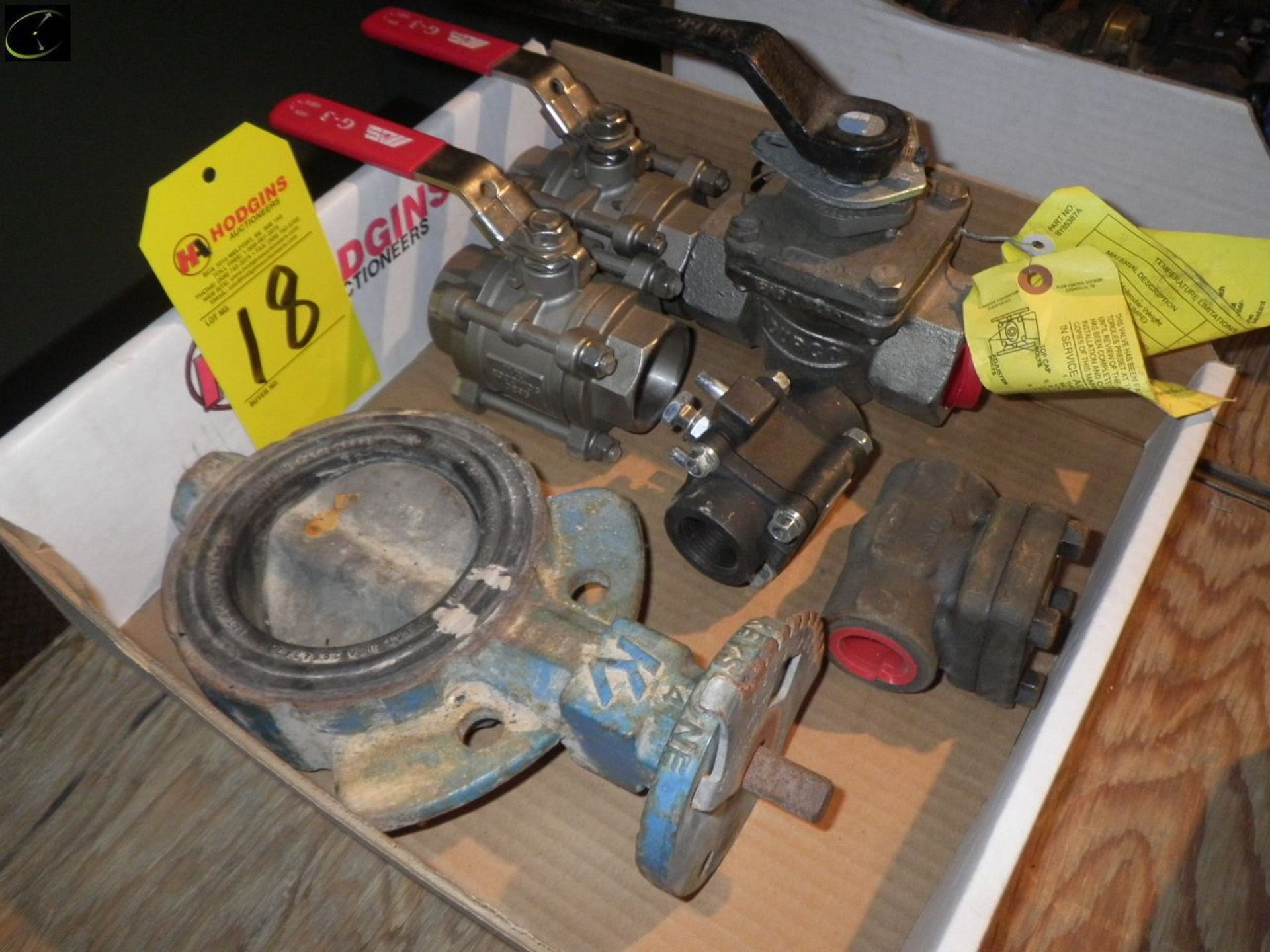 Box Of Misc. Valves To Include 1 1/2'', 1'' Ball Valves. - Image 2 of 2