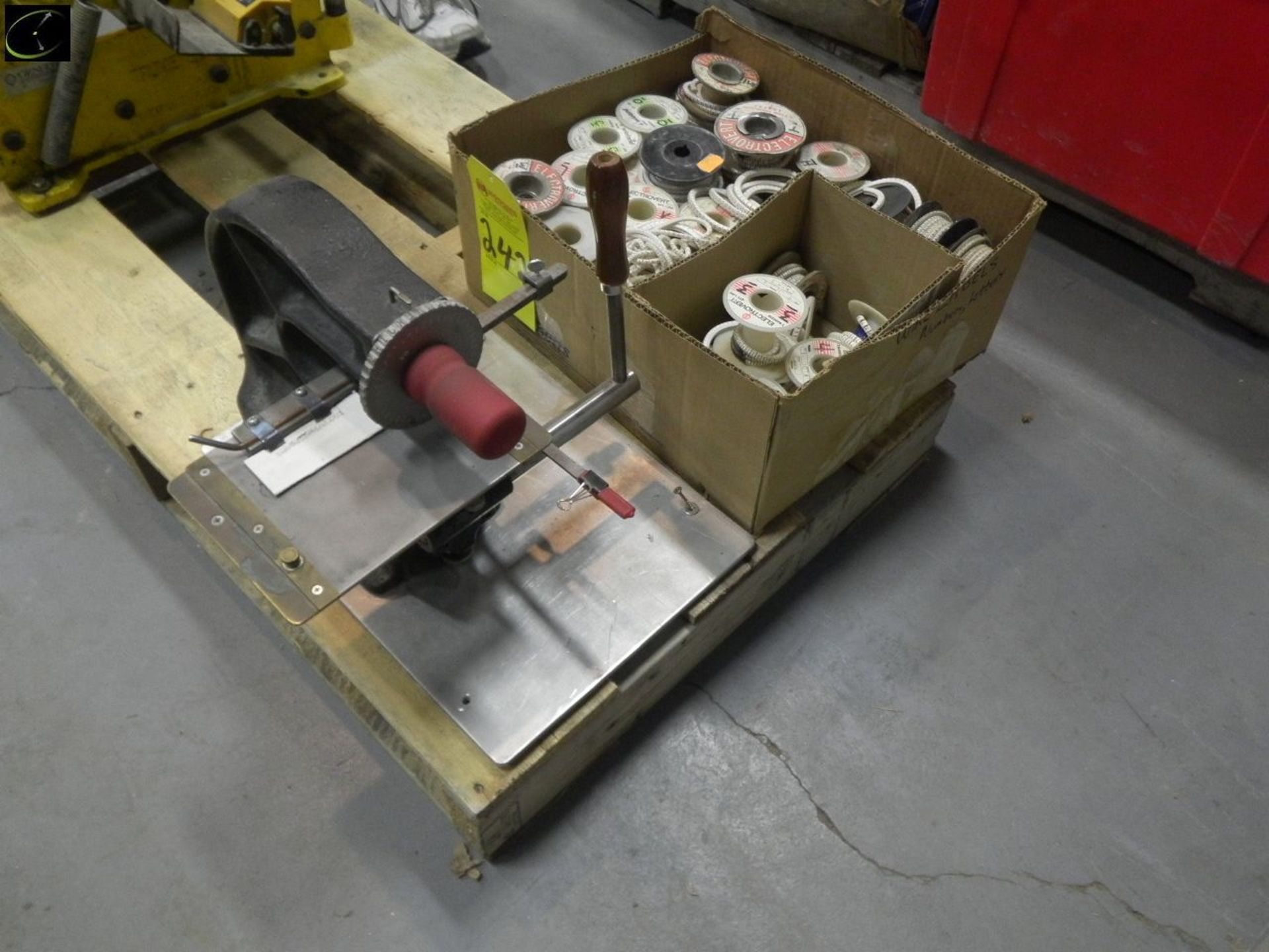 TANDUIT Metal Indenting Machine & Box Of Electrovert Markers. - Image 2 of 3