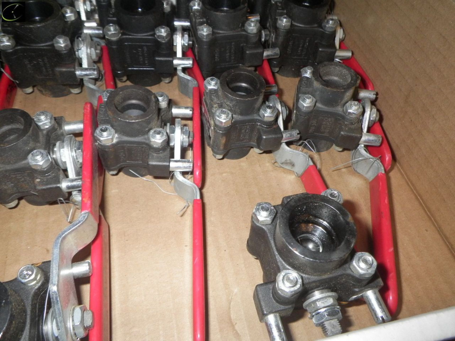 Box Of TWELVE 3/4'' Ball Valves, SIX 1/2'' Ball Valves. - Image 2 of 2