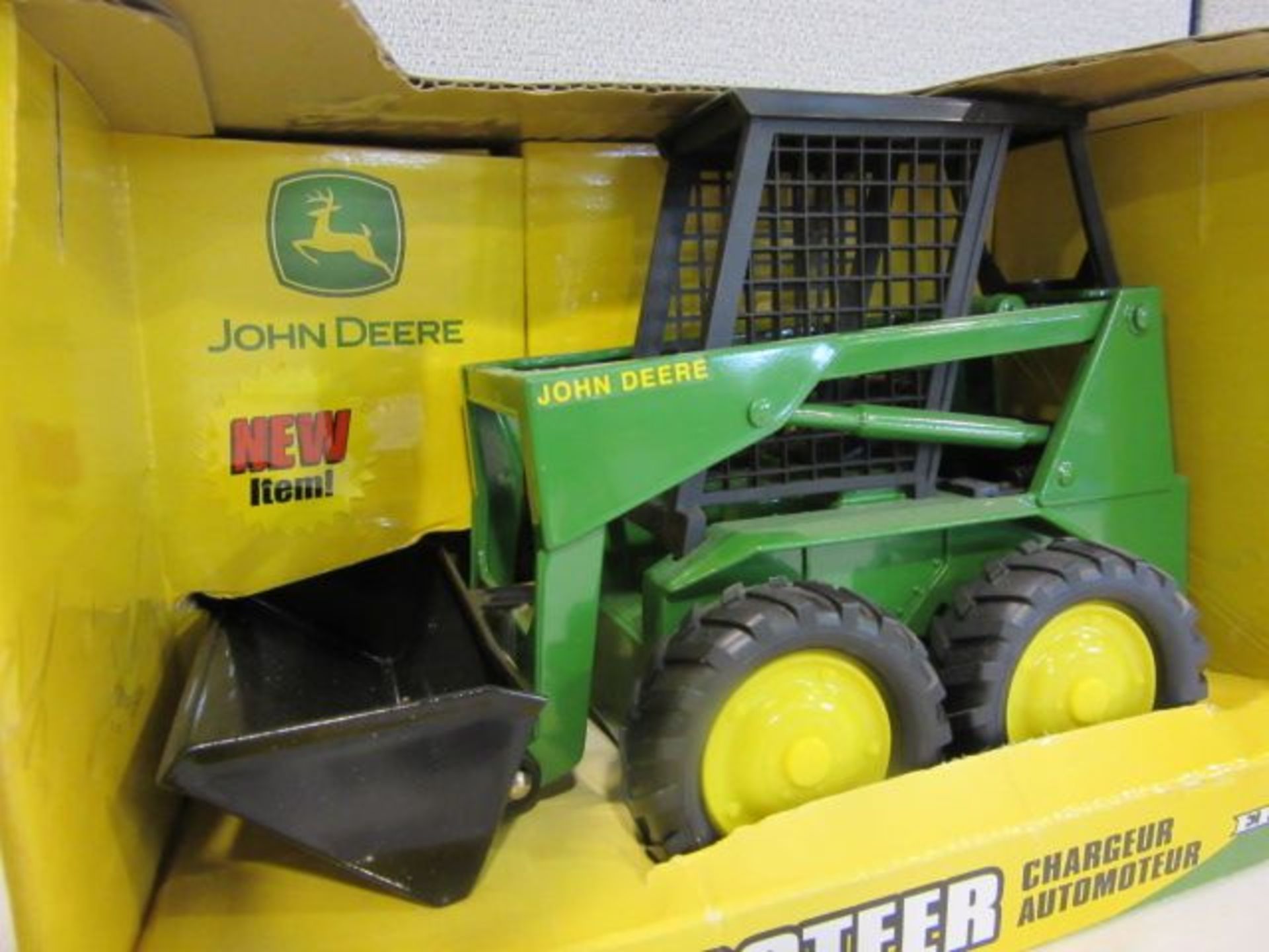 Racing Champions Ertl John Deere Skidsteer w/Loader, NIB, 1:16 Scale - Image 3 of 8