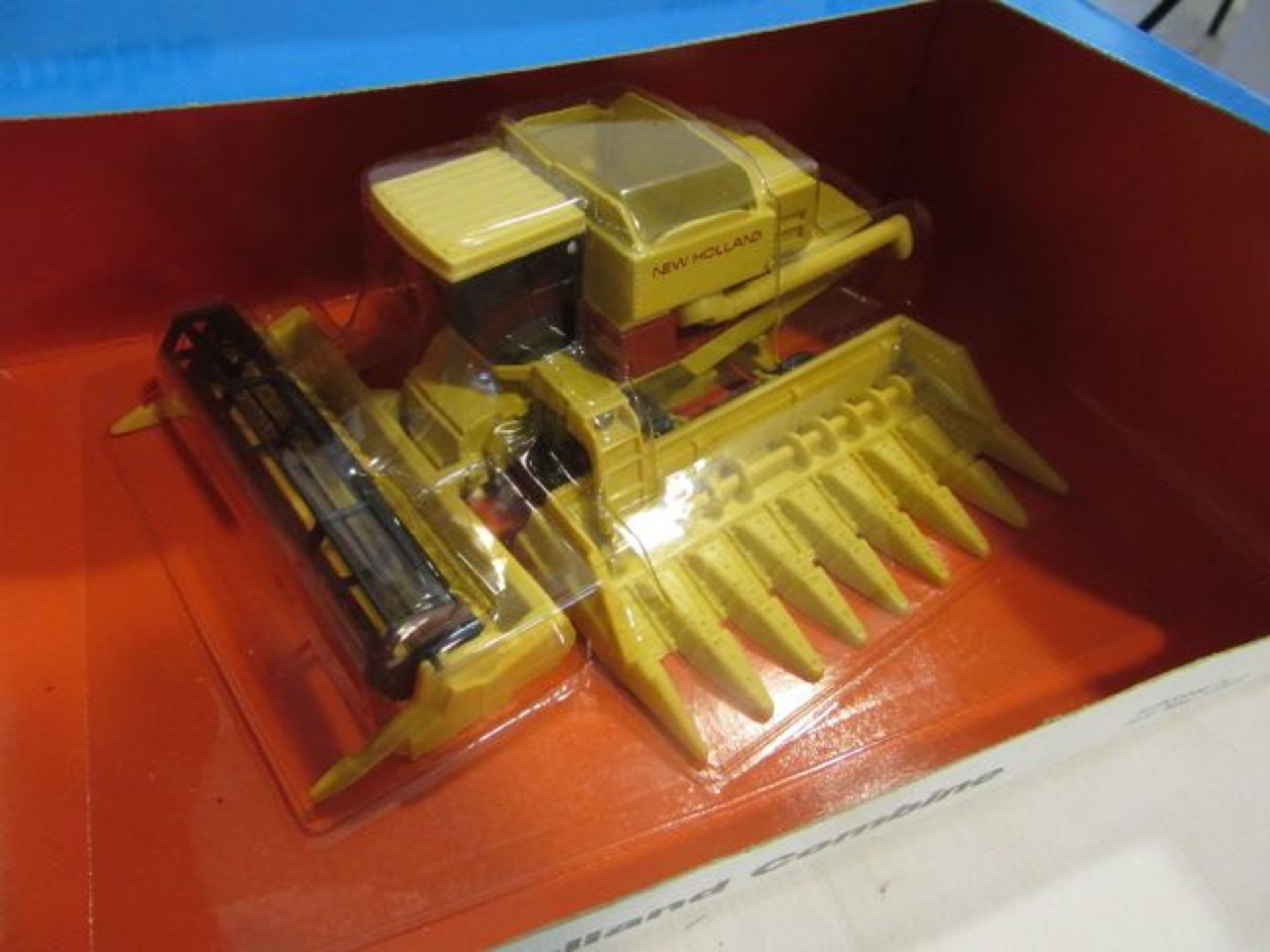 Ertl New Holland Combine w/Corn & Grain Heads, NIB, 1:64 Scale - Image 2 of 4