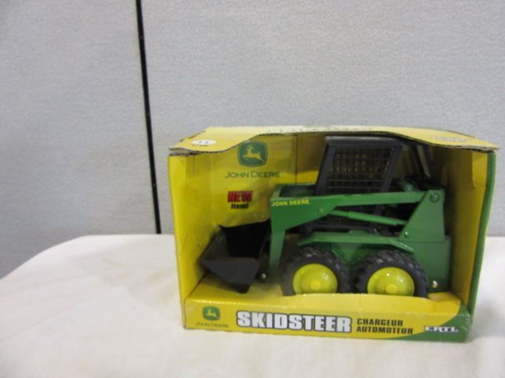 Racing Champions Ertl John Deere Skidsteer w/Loader, NIB, 1:16 Scale - Image 2 of 8