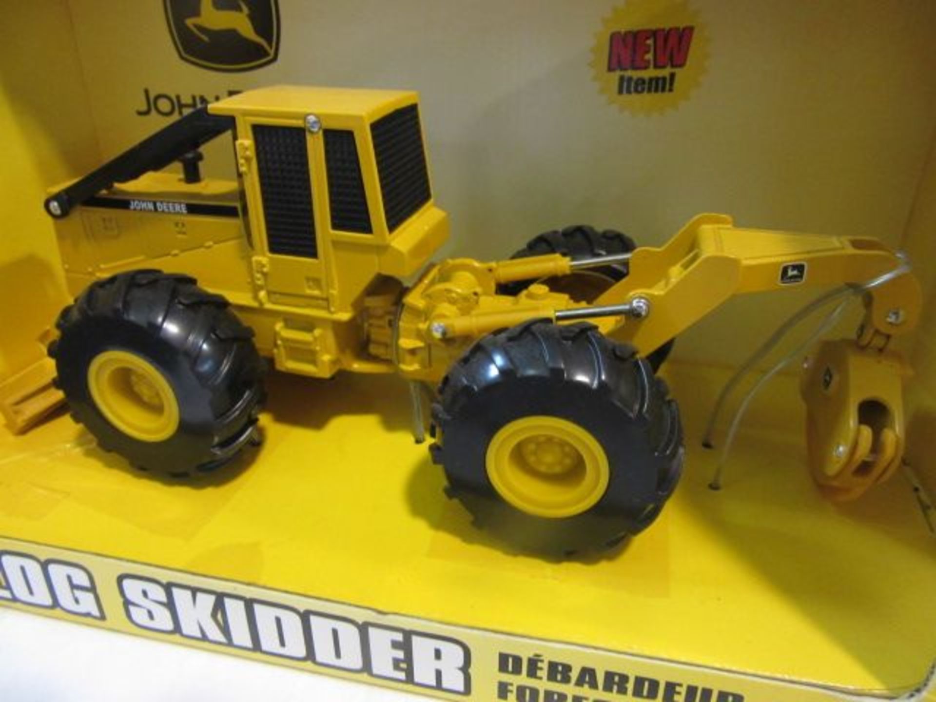 Ertl John Deere Log Skidder, NIB, 1:32 Scale- Yellow Debardeur Forestier - Image 2 of 4