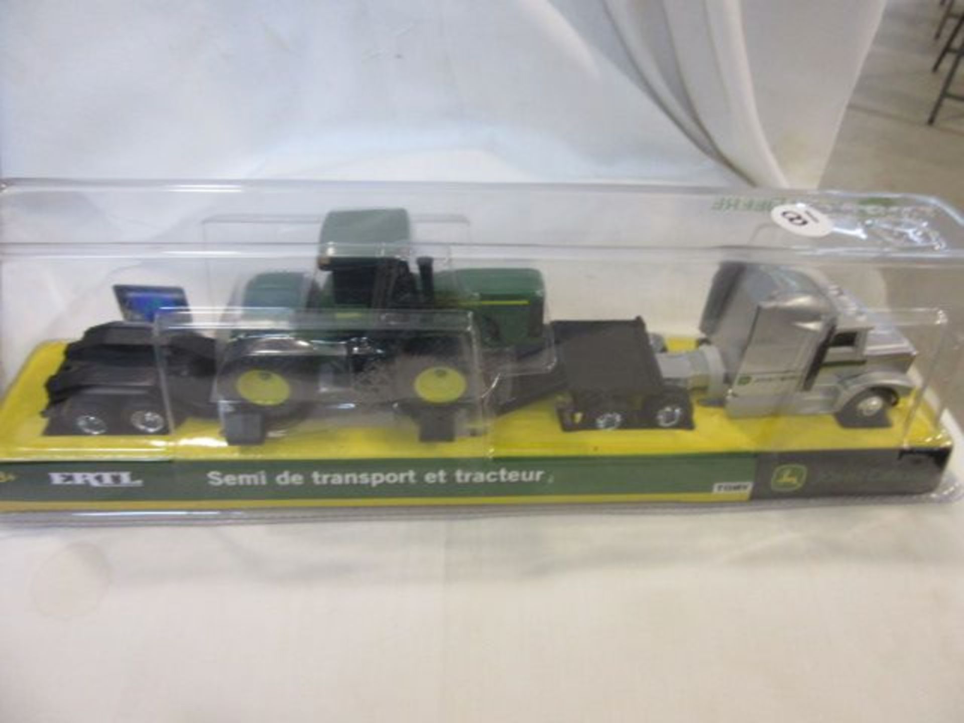 Ertl John Deere Tractor Trailer w/John Deere 4WD Articulated Tractor, NIB