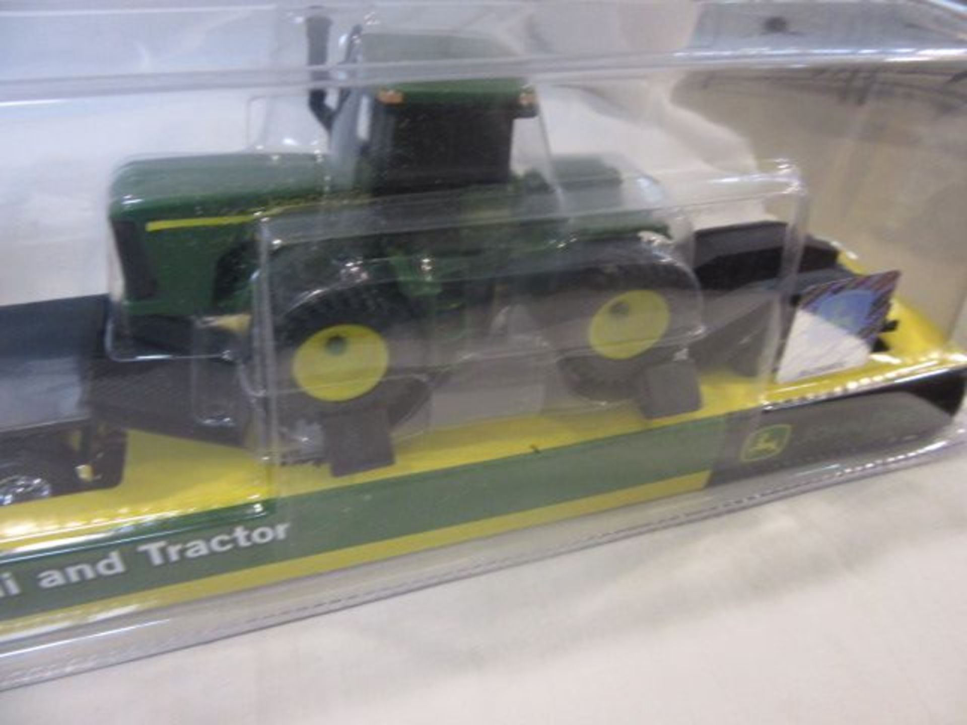 Ertl John Deere Tractor Trailer w/John Deere 4WD Articulated Tractor, NIB - Image 4 of 4