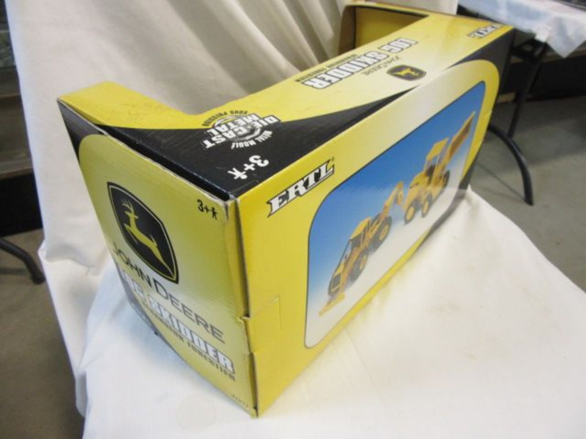 Ertl John Deere Log Skidder, NIB, 1:32 Scale- Yellow Debardeur Forestier - Image 3 of 4