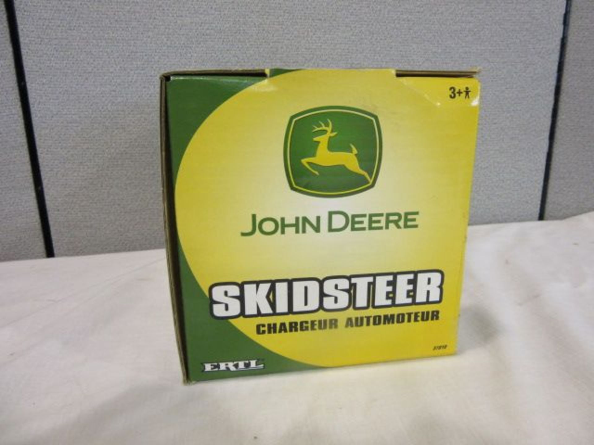 Racing Champions Ertl John Deere Skidsteer w/Loader, NIB, 1:16 Scale - Image 4 of 8