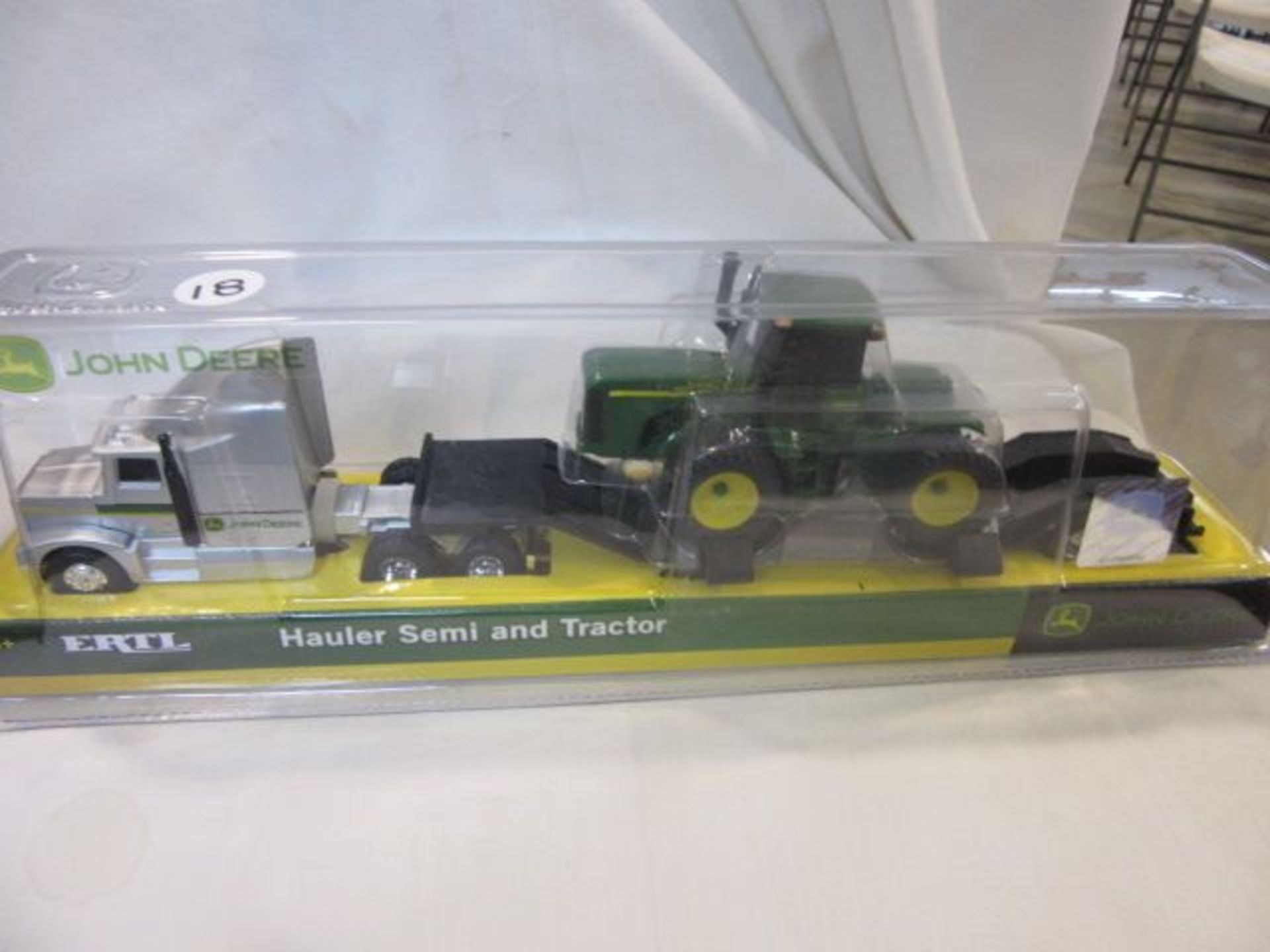 Ertl John Deere Tractor Trailer w/John Deere 4WD Articulated Tractor, NIB - Image 2 of 4