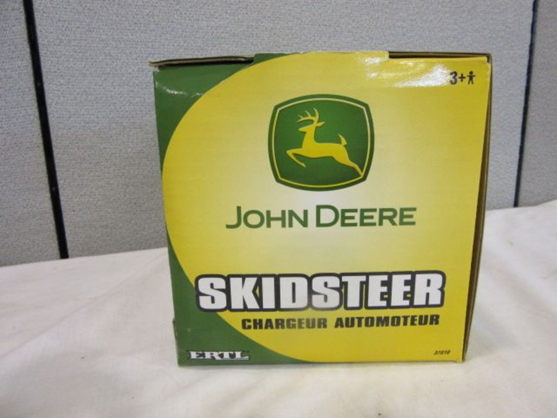 Racing Champions Ertl John Deere Skidsteer w/Loader, NIB, 1:16 Scale - Image 6 of 8