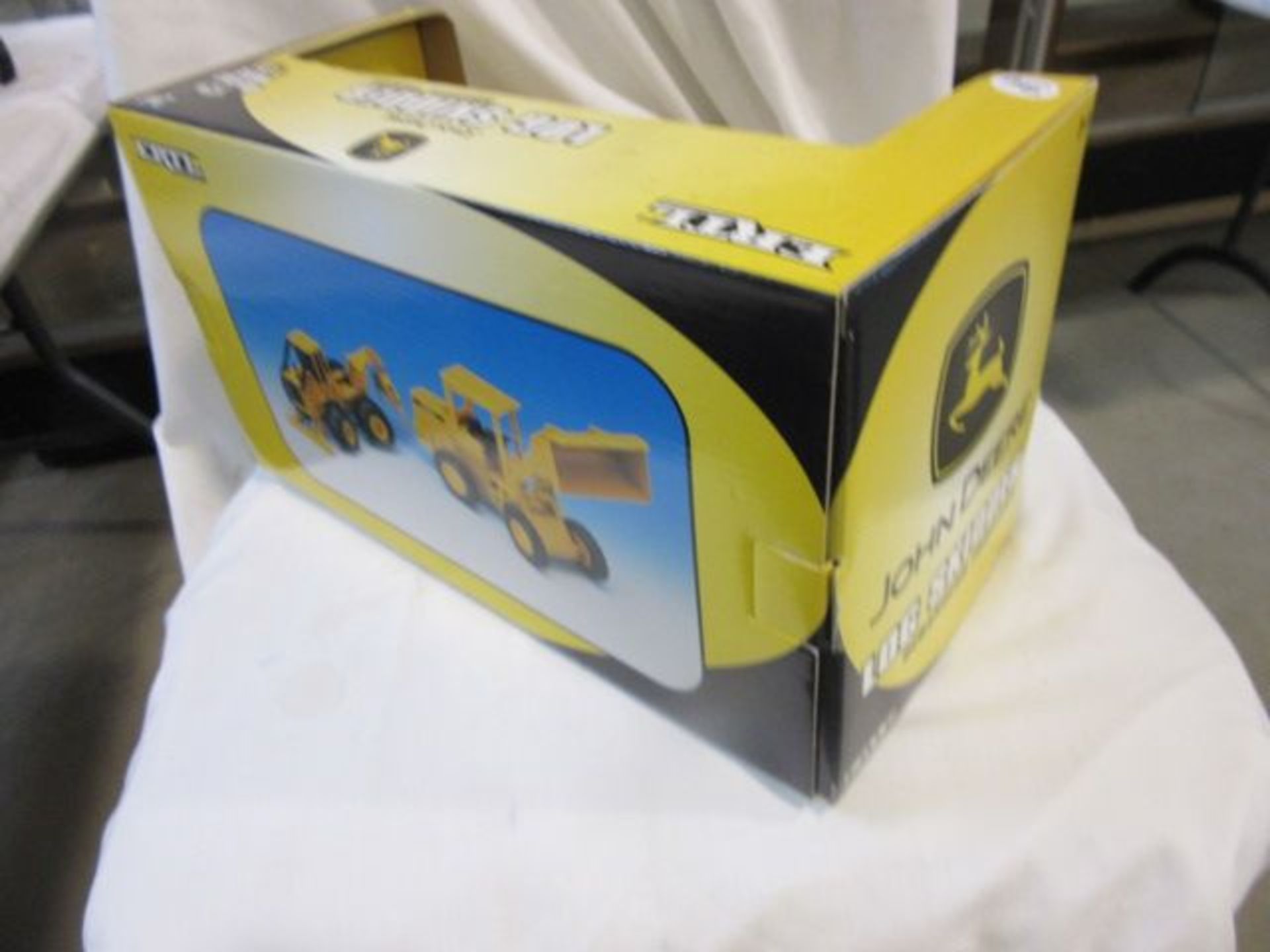 Ertl John Deere Log Skidder, NIB, 1:32 Scale- Yellow Debardeur Forestier - Image 4 of 4