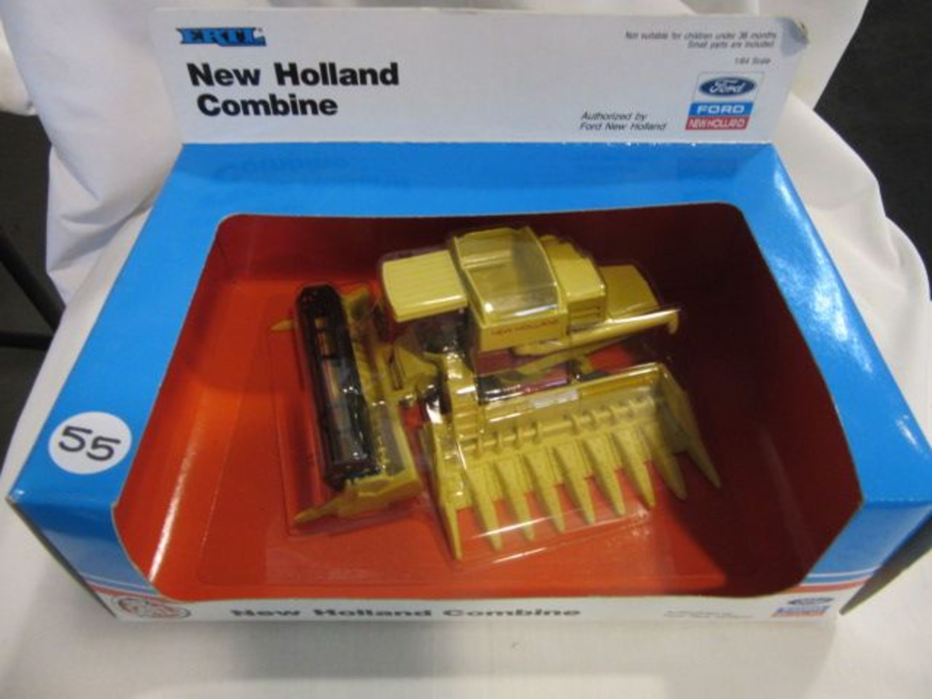 Ertl New Holland Combine w/Corn & Grain Heads, NIB, 1:64 Scale